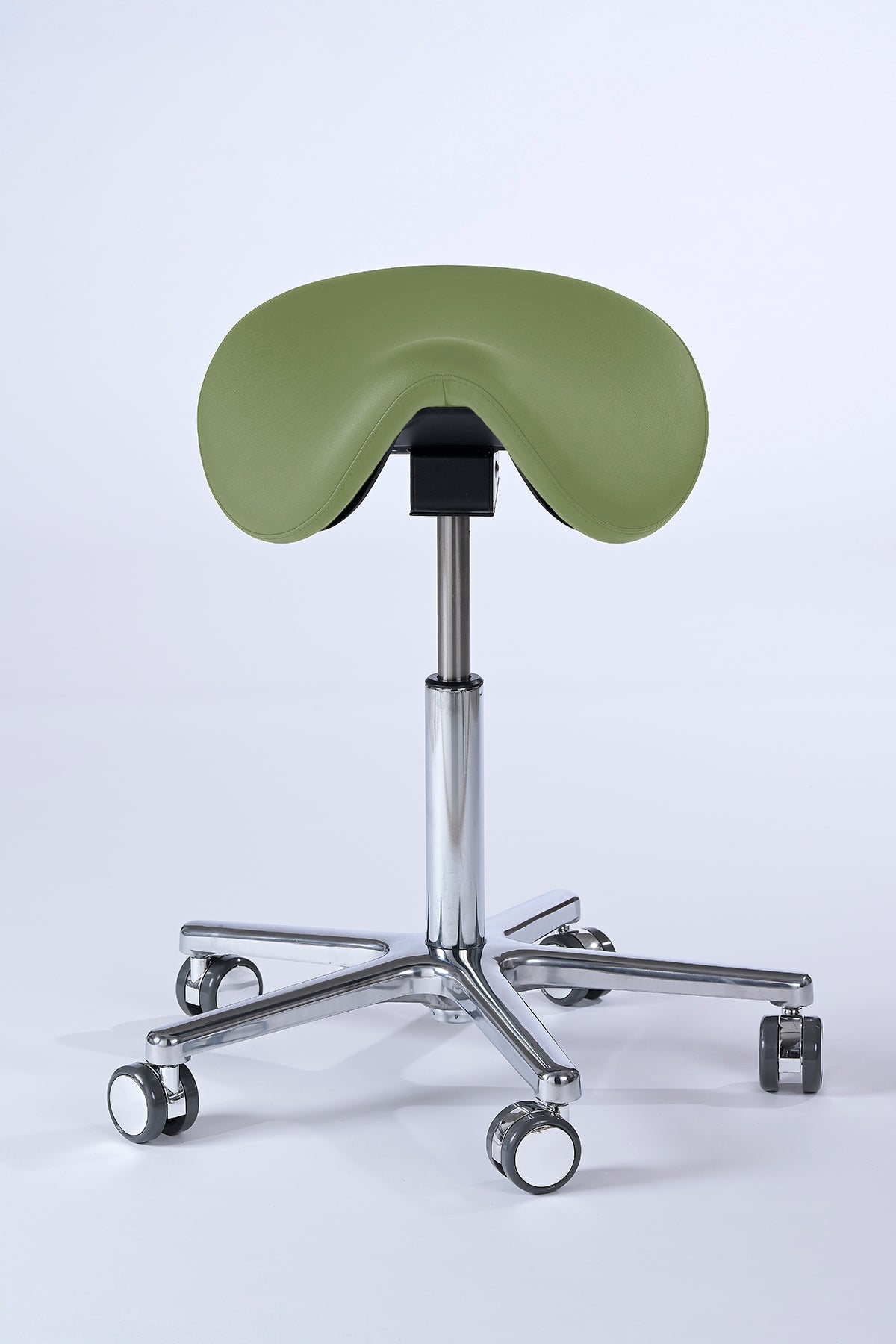 Garwin Sattelhocker in hellgruen mit ergonomisch geformtem Sitz, stufenloser Höhen- und Neigungsverstellung sowie 360° Drehfunktion – ideal für Arztpraxis, Klinik, Kosmetikstudio und Friseursalon