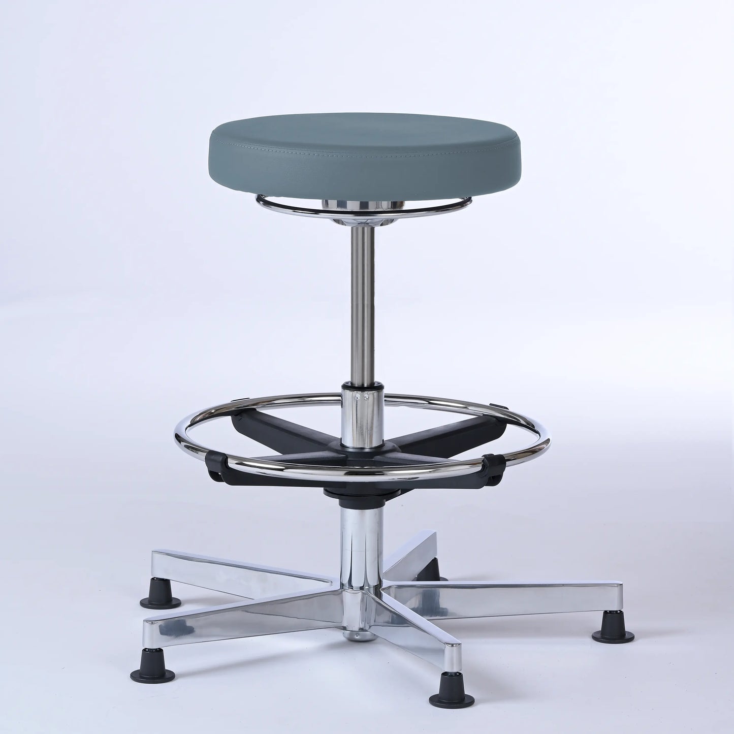 Stehhocker Lantinus – Gestell chrom mit Gleitern – ergonomischer Drehhocker - graublau (4902) / Große Sitzfläche / Mit Fußstütze - Lacontaire