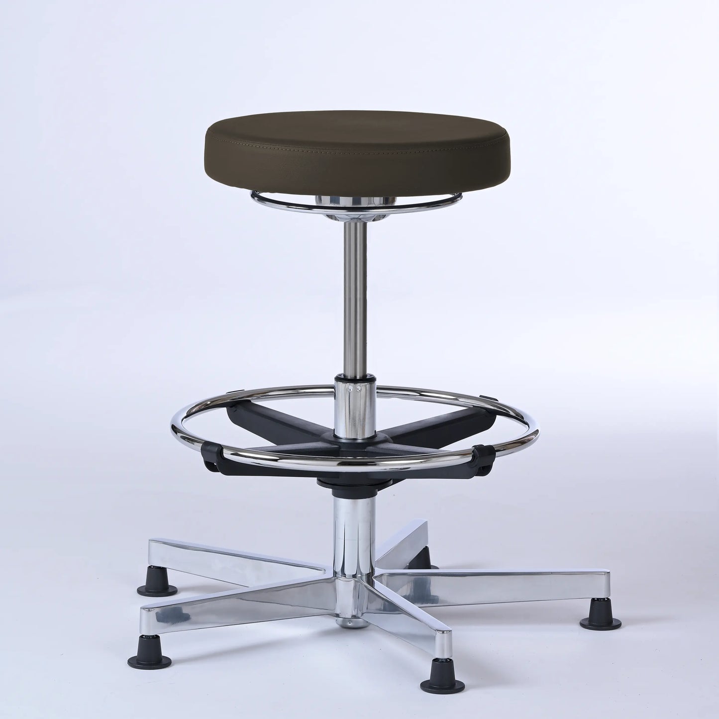 Stehhocker Lantinus – Gestell chrom mit Gleitern – ergonomischer Drehhocker - dunkelbraun (4936) / Große Sitzfläche / Mit Fußstü - Lacontaire