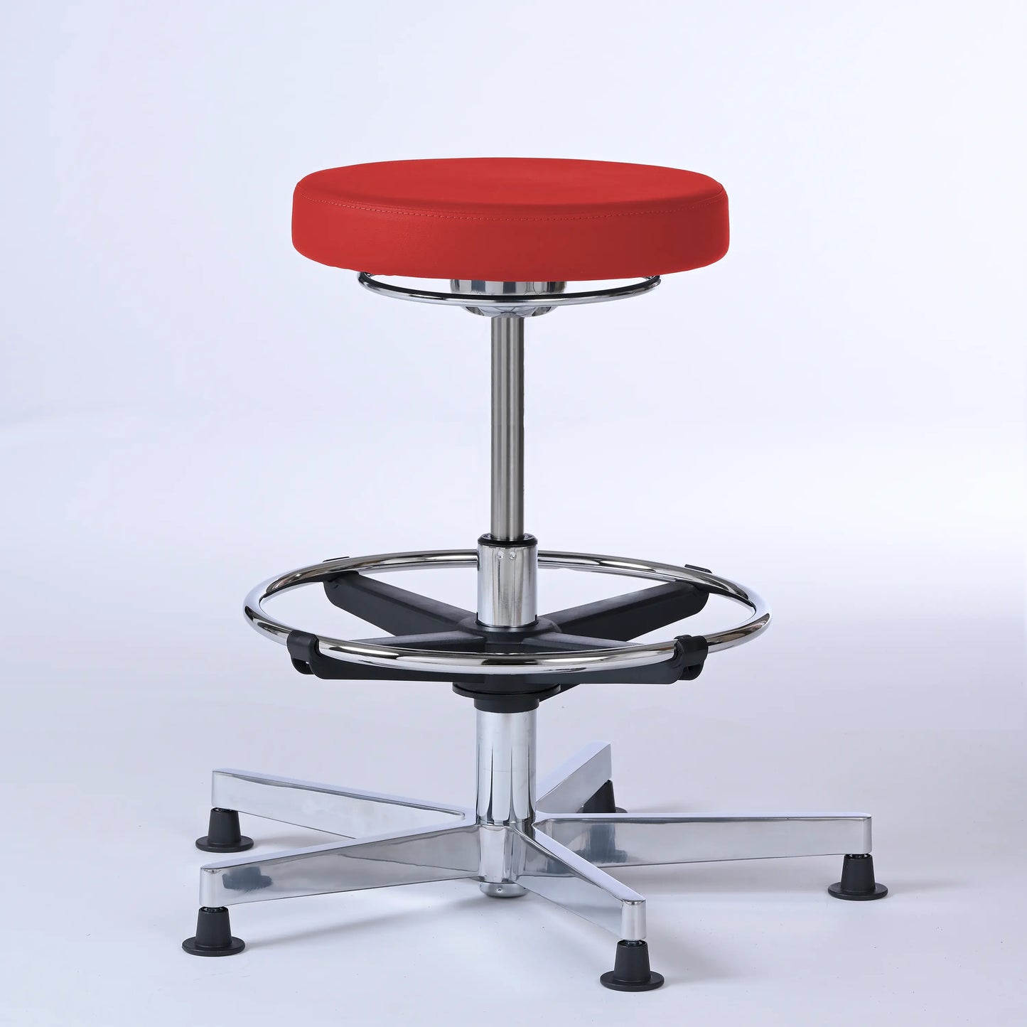Stehhocker Lantinus – Gestell chrom mit Gleitern – ergonomischer Drehhocker - rot (4952) / Große Sitzfläche / Mit Fußstütze - Lacontaire