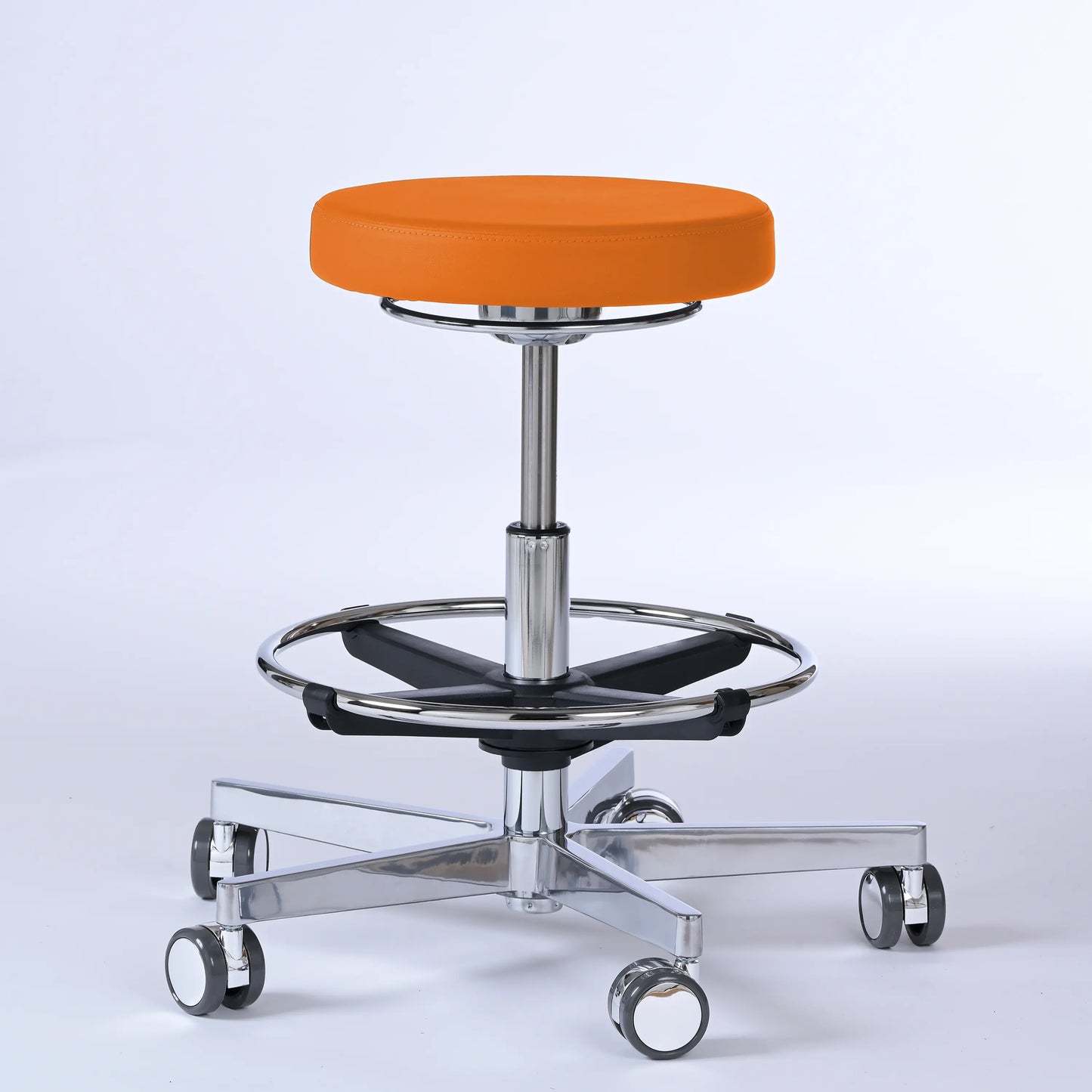 Drehhocker Lantinus – Gestell chrom mit Rollen – ergonomischer Praxishocker - orange (4947) / Große Sitzfläche / Mit Fußstütze - Lacontaire