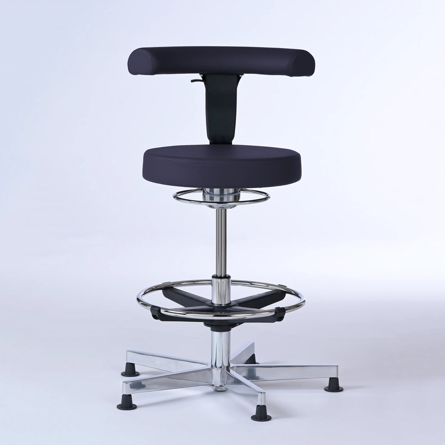 Stehhocker mit Rückenlehne Lantinus – Gestell chrom mit Gleitern – ergonomischer Drehhocker - dunkelblau (4966) / Große Sitzfläche / Mit Fußstüt - Lacontaire