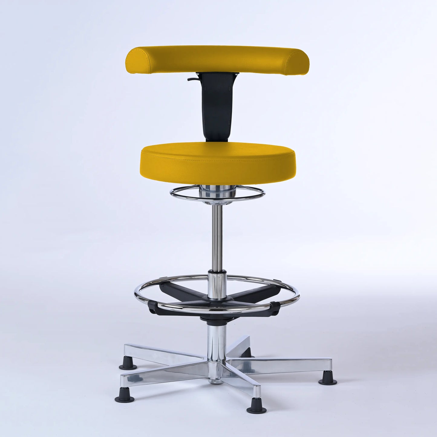 Stehhocker mit Rückenlehne Lantinus – Gestell chrom mit Gleitern – ergonomischer Drehhocker - gelb (4924) / Große Sitzfläche / Mit Fußstütze - Lacontaire