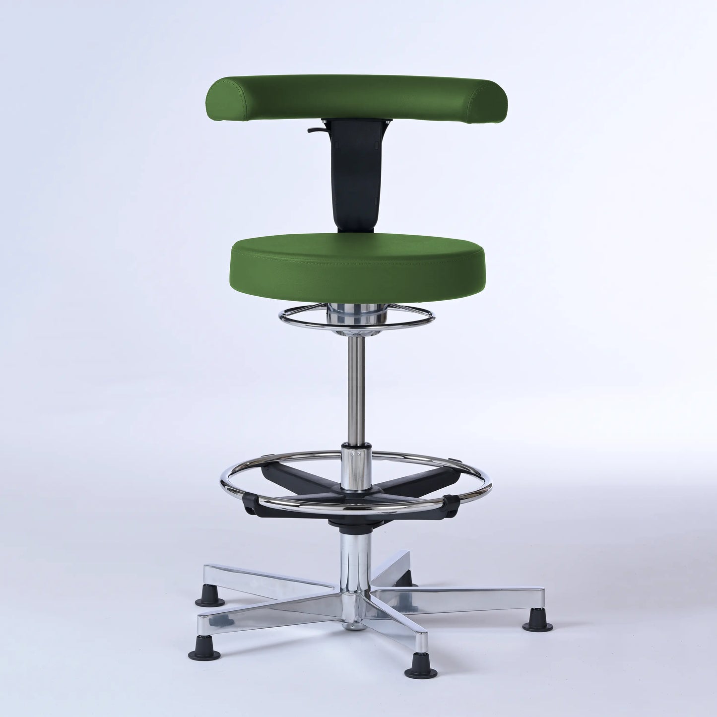 Stehhocker mit Rückenlehne Lantinus – Gestell chrom mit Gleitern – ergonomischer Drehhocker - olivgrün (4943) / Große Sitzfläche / Mit Fußstütze - Lacontaire