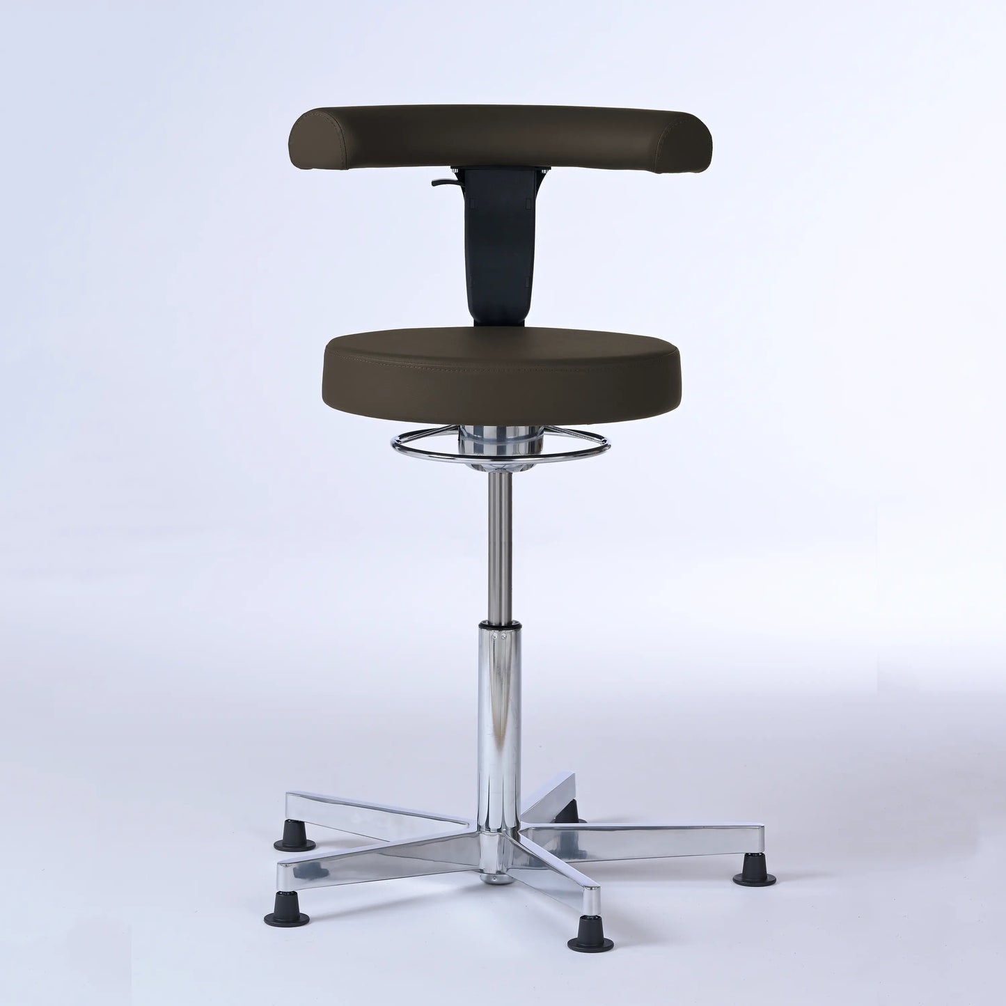 Stehhocker mit Rückenlehne Lantinus – Gestell chrom mit Gleitern – ergonomischer Drehhocker - dunkelbraun (4936) / Große Sitzfläche / Ohne Fußst - Lacontaire