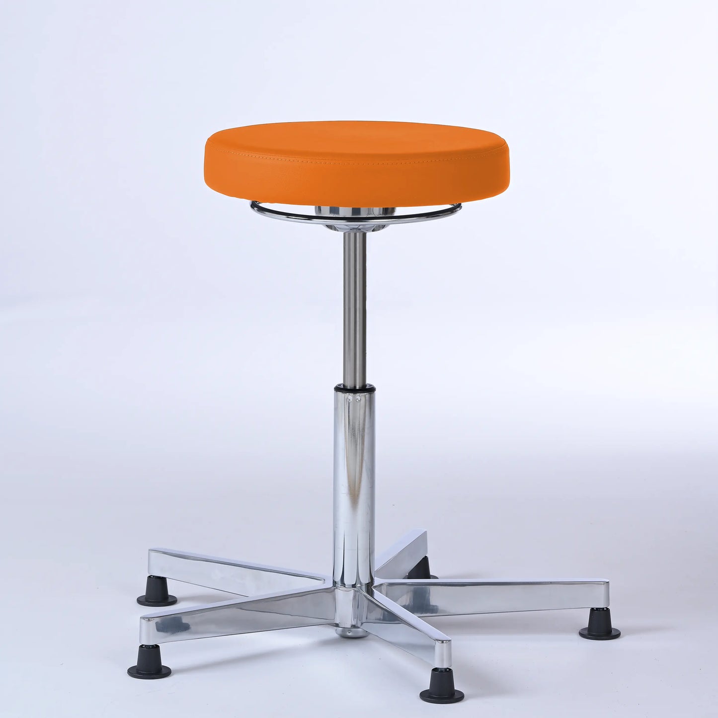 Stehhocker Lantinus – Gestell chrom mit Gleitern – ergonomischer Drehhocker - orange (4947) / Große Sitzfläche / Ohne Fußstütze - Lacontaire