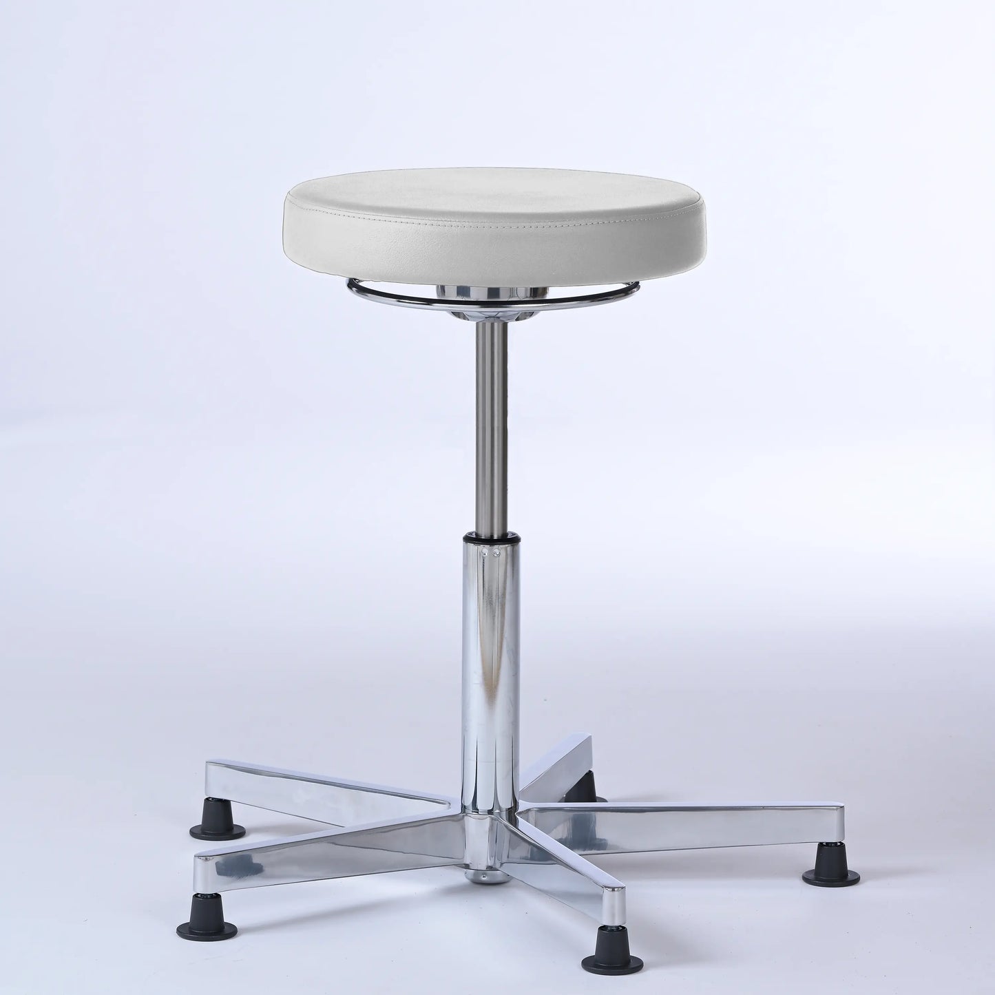 Stehhocker Lantinus – Gestell chrom mit Gleitern – ergonomischer Drehhocker - weiß (4903) / Große Sitzfläche / Ohne Fußstütze - Lacontaire