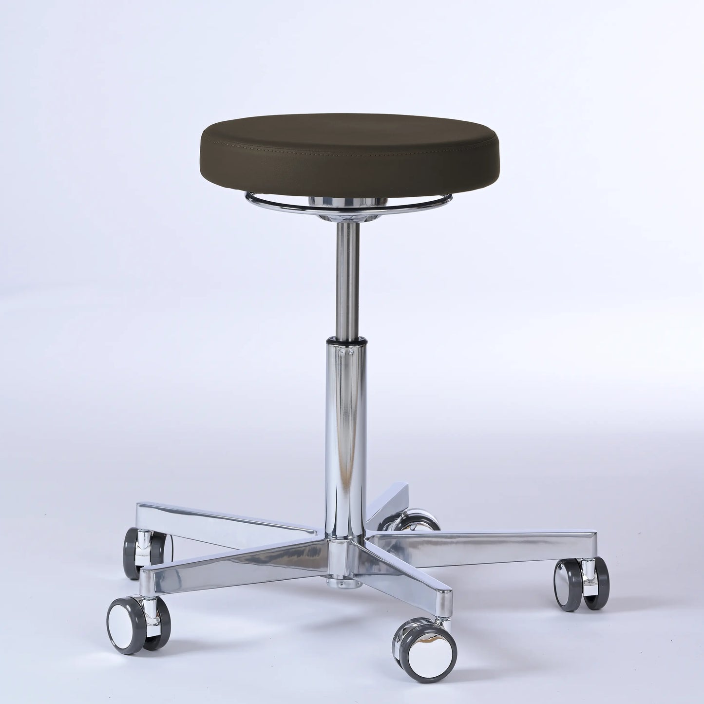 Drehhocker Lantinus – Gestell chrom mit Rollen – ergonomischer Praxishocker - dunkelbraun (4936) / Große Sitzfläche / Ohne Fußst - Lacontaire