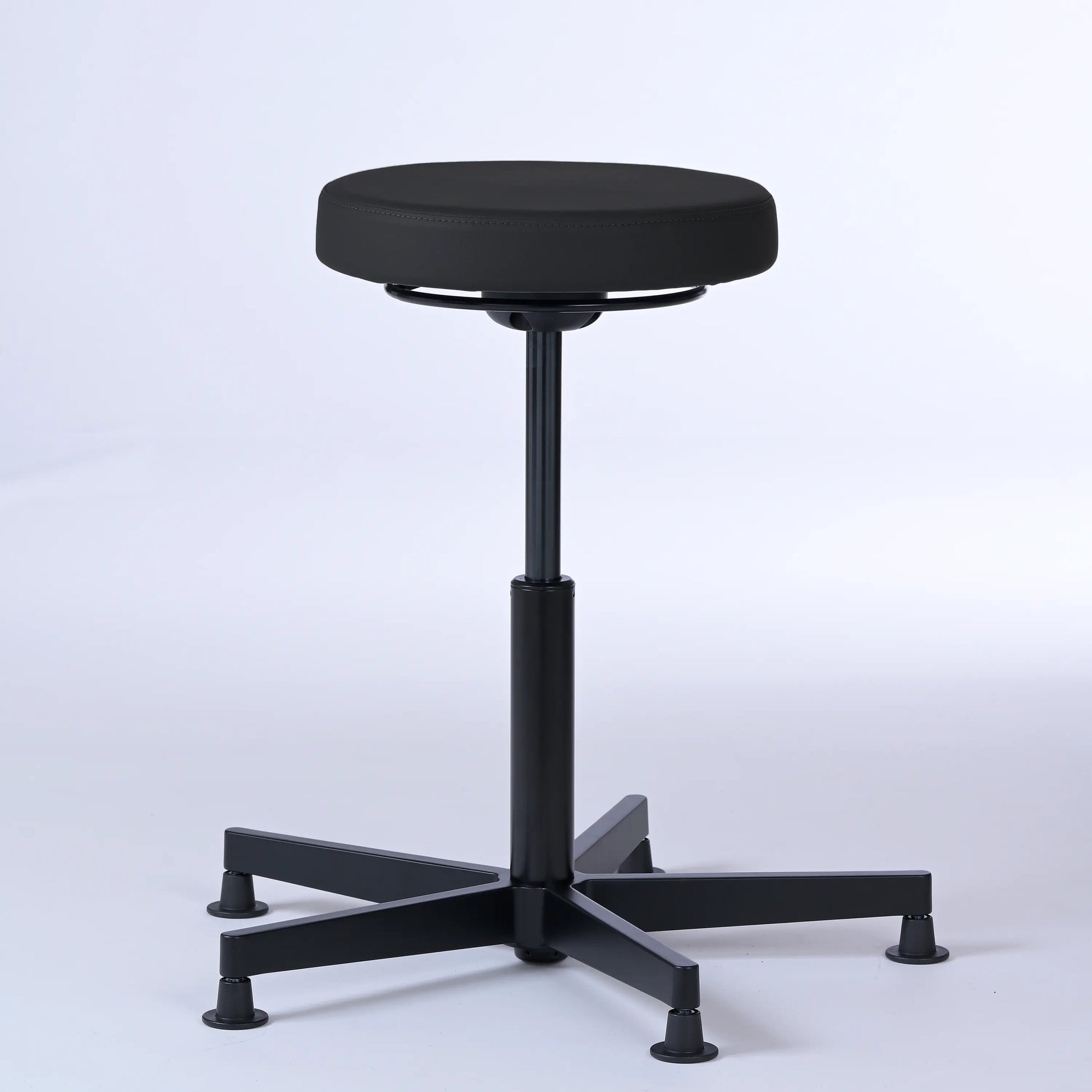 Stehhocker Lantinus – Gestell Aluminium mit Gleitern – ergonomischer Drehhocker - schwarz (4979) / Große Sitzfläche / Ohne Fußstütze - Lacontaire