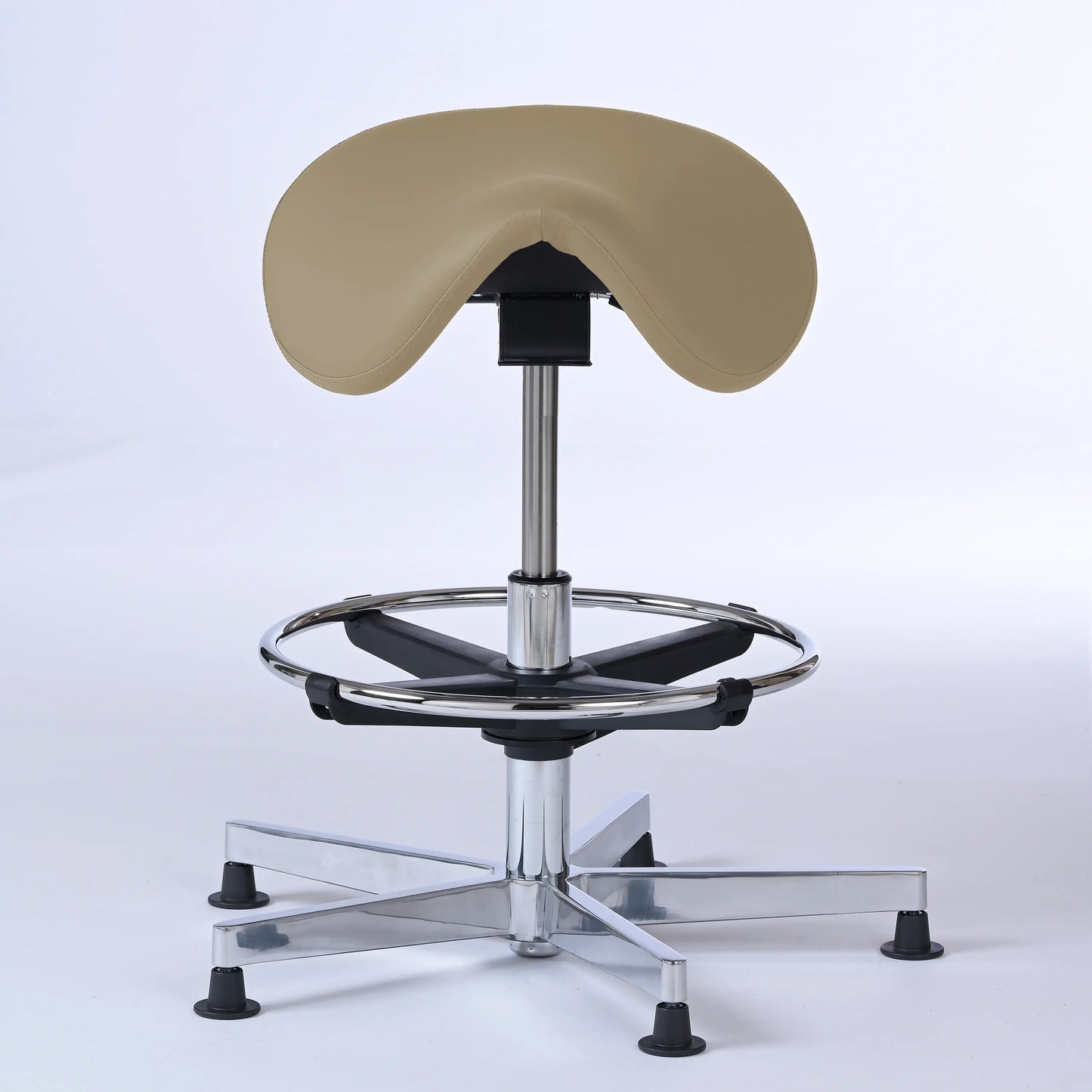 Stehhocker Garwin – Gestell chrom mit Gleitern -  ergonomischer Sattelhocker - beige (4911) / Mit Fußstütze - Lacontaire