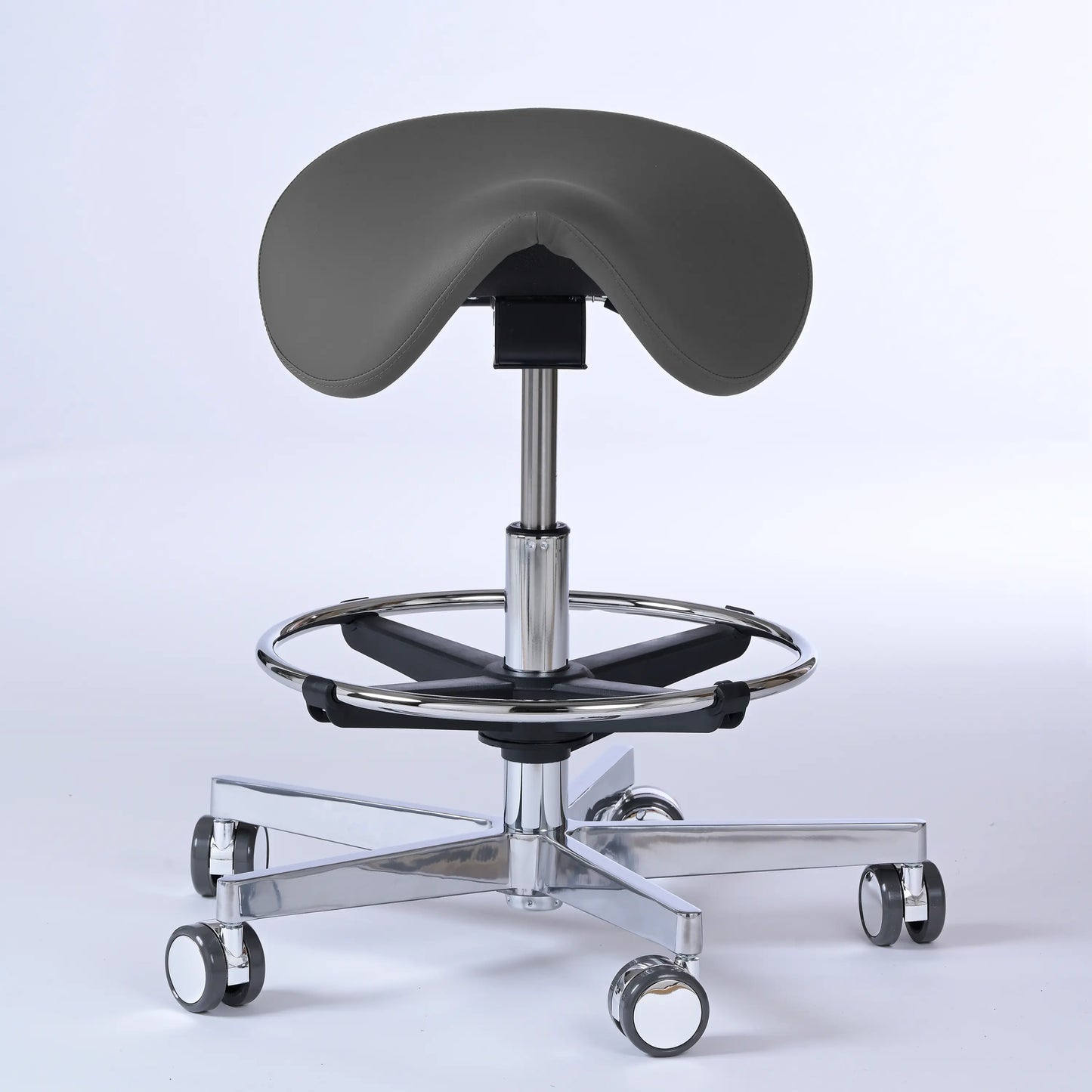 Sattelhocker Garwin – Gestell chrom mit Rollen – ergonomischer Sattelstuhl - grau (4973) / Mit Fußstütze - Lacontaire