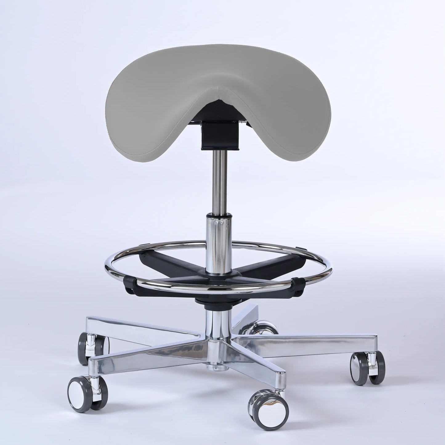 Sattelhocker Garwin – Gestell chrom mit Rollen – ergonomischer Sattelstuhl - hellgrau (4969) / Mit Fußstütze - Lacontaire