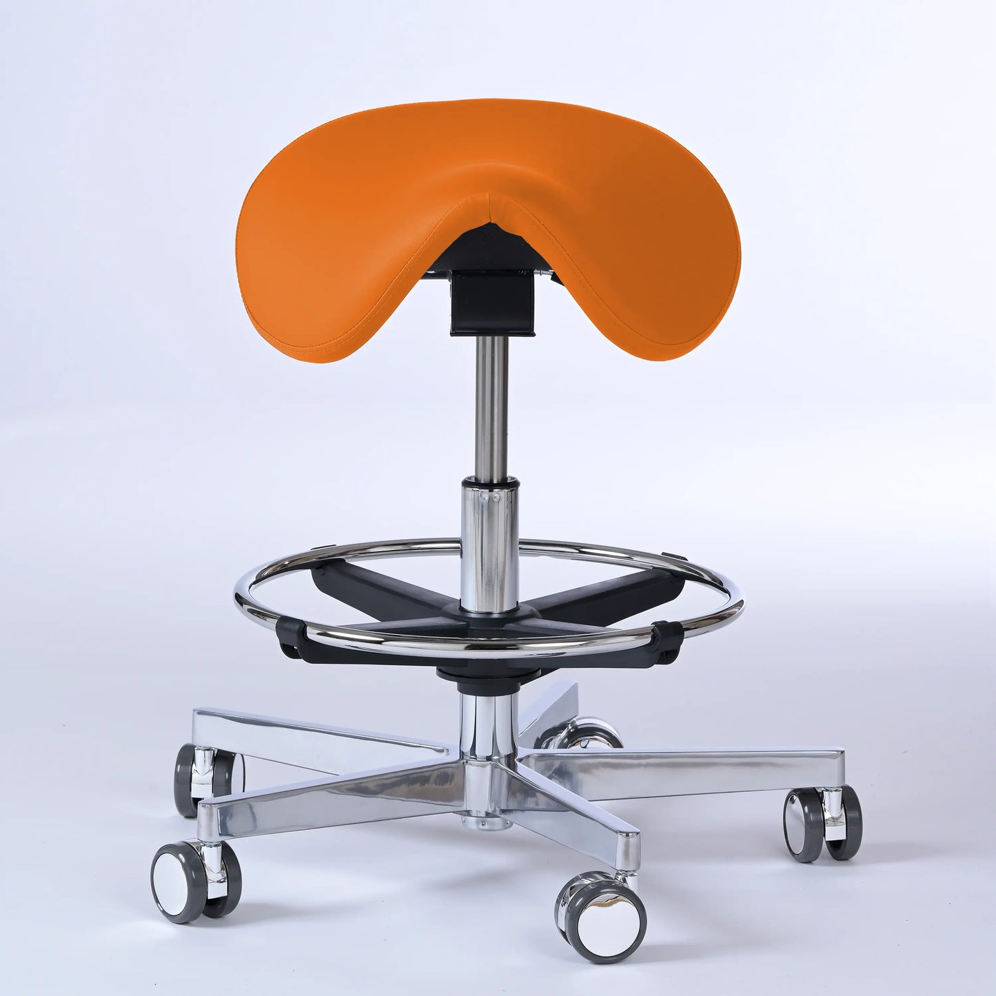 Sattelhocker Garwin – Gestell chrom mit Rollen – ergonomischer Sattelstuhl - orange (4947) / Mit Fußstütze - Lacontaire
