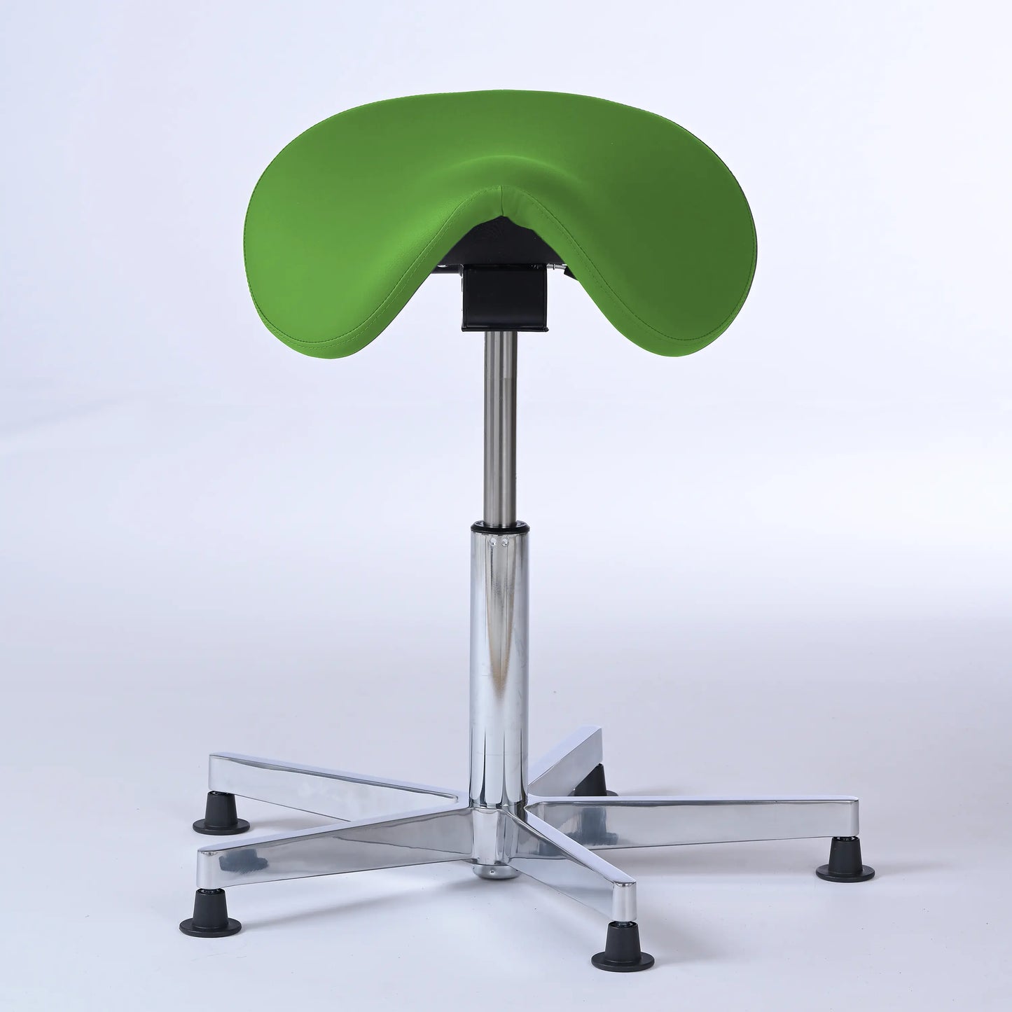 Stehhocker Garwin – Gestell chrom mit Gleitern -  ergonomischer Sattelhocker - grün (4941) / Ohne Fußstütze - Lacontaire