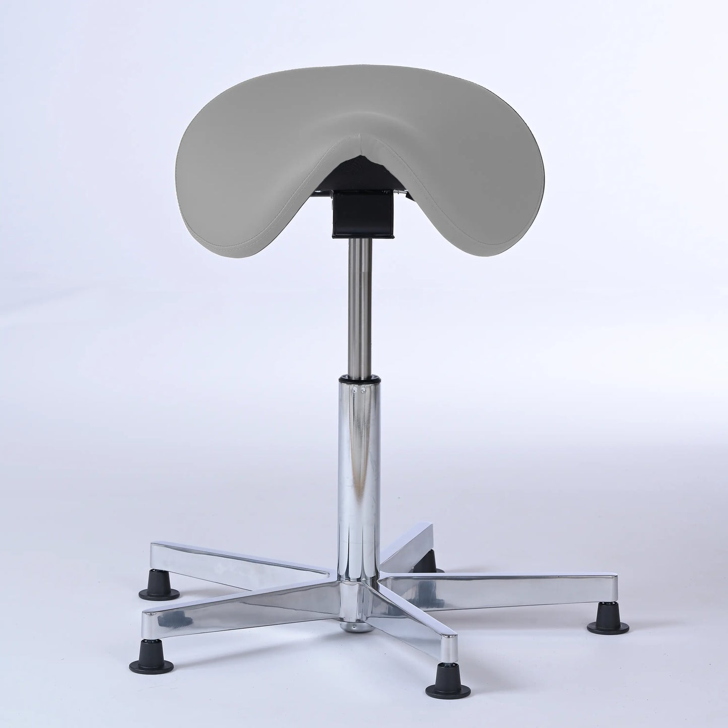 Stehhocker Garwin – Gestell chrom mit Gleitern -  ergonomischer Sattelhocker - hellgrau (4969) / Ohne Fußstütze - Lacontaire