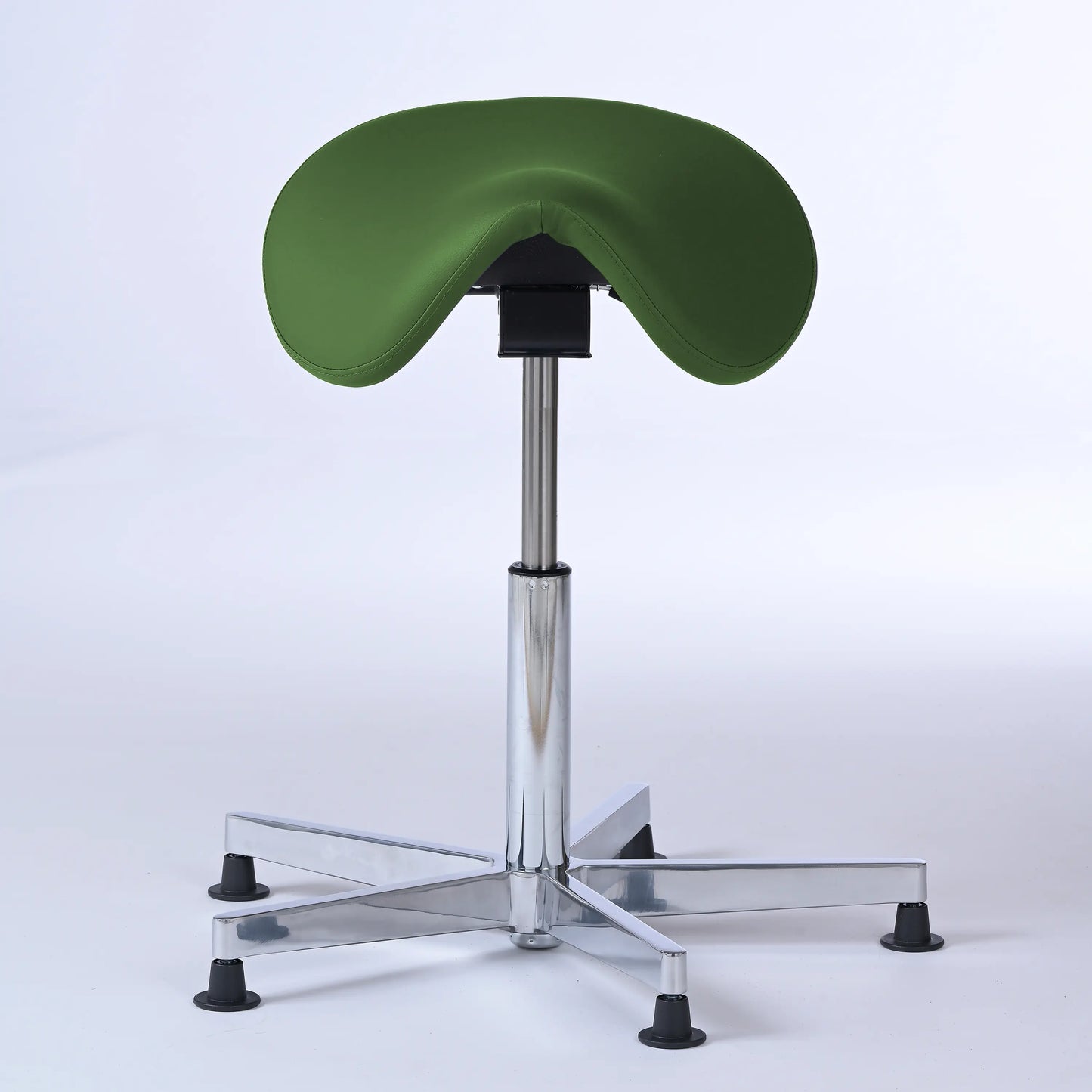 Stehhocker Garwin – Gestell chrom mit Gleitern -  ergonomischer Sattelhocker - olivgrün (4943) / Ohne Fußstütze - Lacontaire