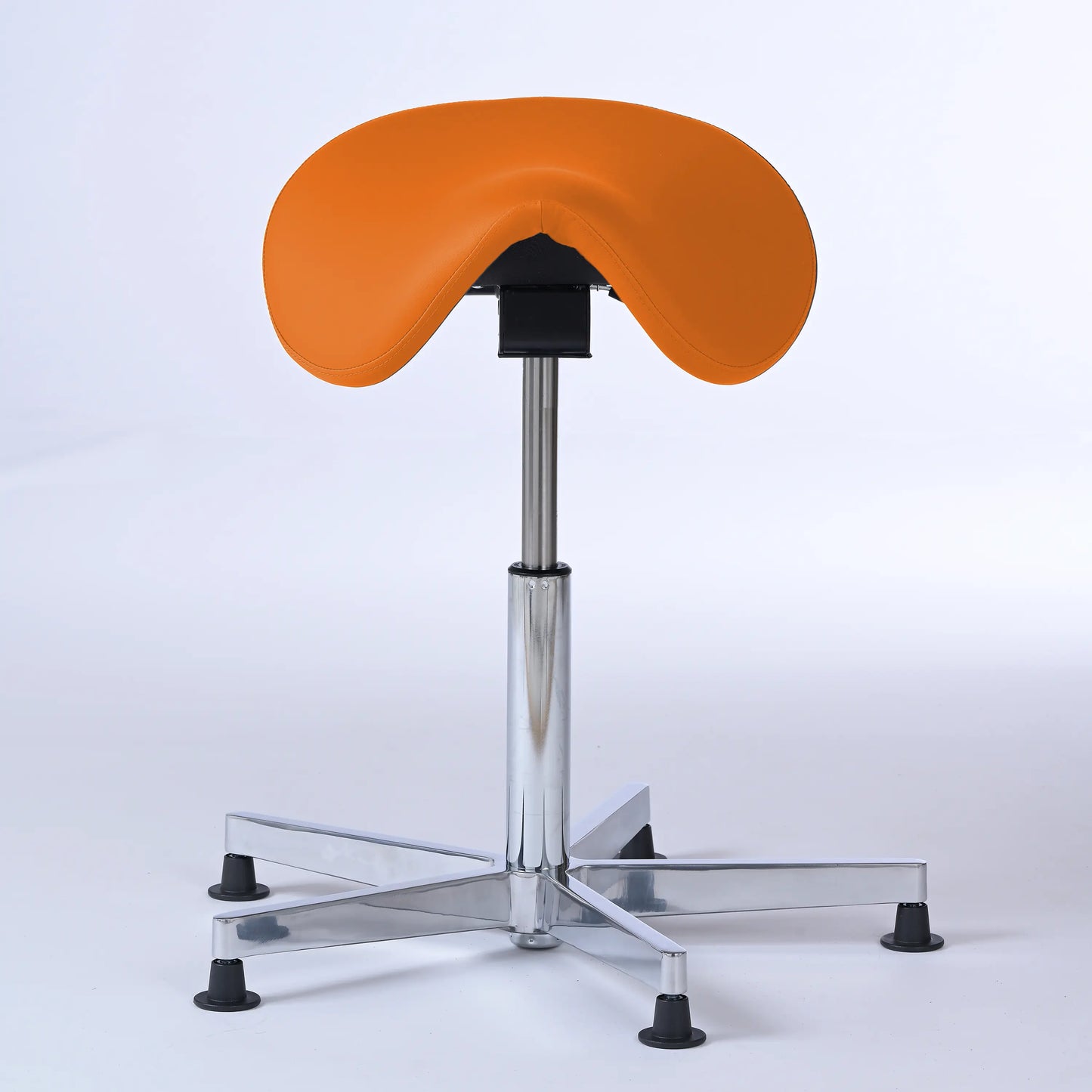 Stehhocker Garwin – Gestell chrom mit Gleitern -  ergonomischer Sattelhocker - orange (4947) / Ohne Fußstütze - Lacontaire