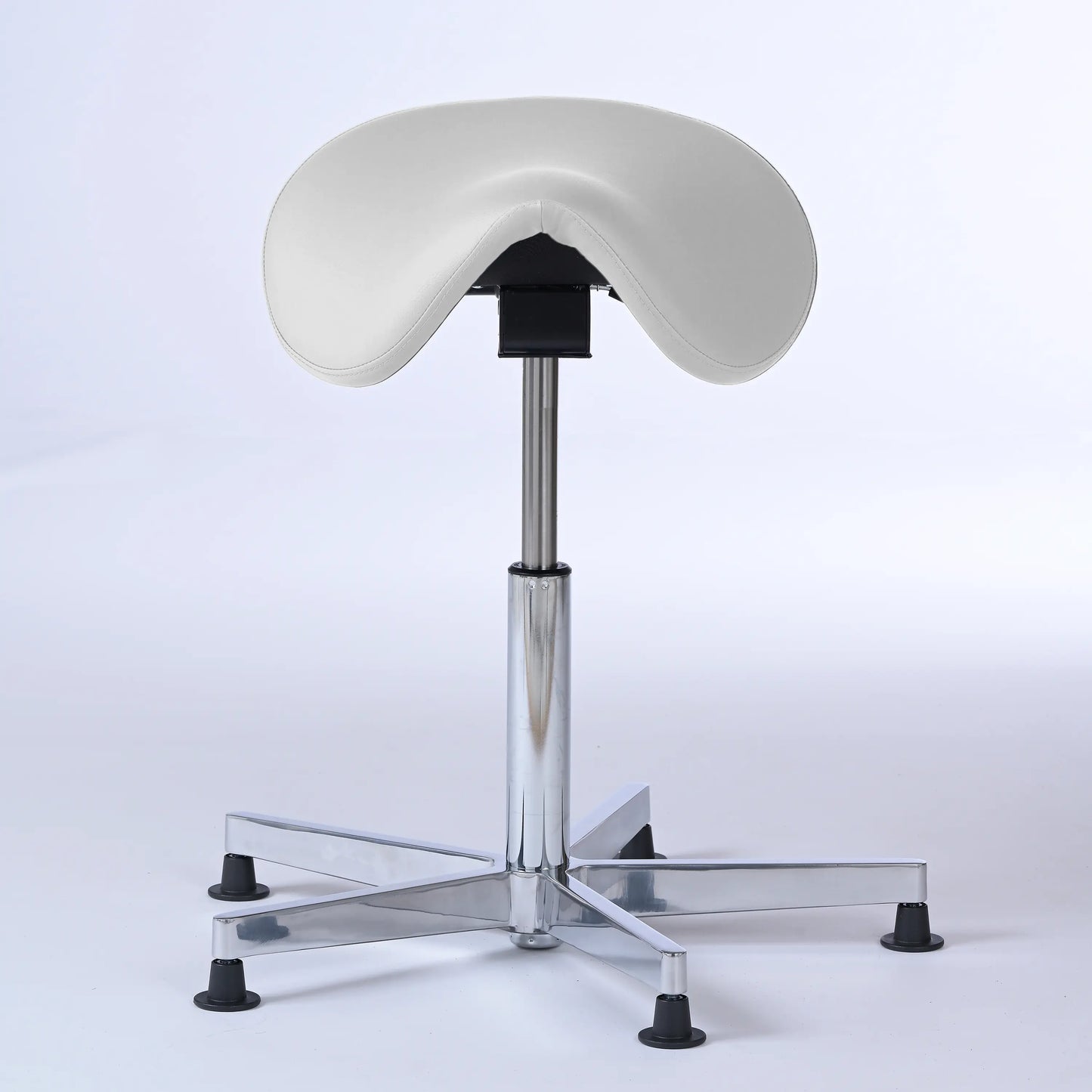 Stehhocker Garwin – Gestell chrom mit Gleitern -  ergonomischer Sattelhocker - weiß (4903) / Ohne Fußstütze - Lacontaire