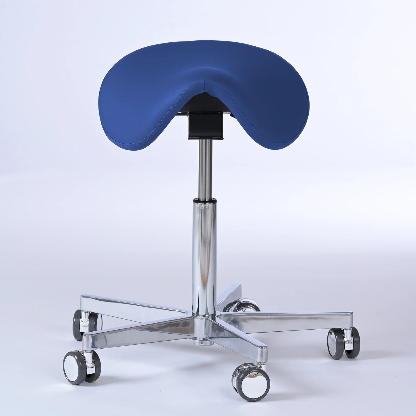 Sattelhocker Garwin – Gestell chrom mit Rollen – ergonomischer Sattelstuhl - blau (4965) / Ohne Fußstütze - Lacontaire