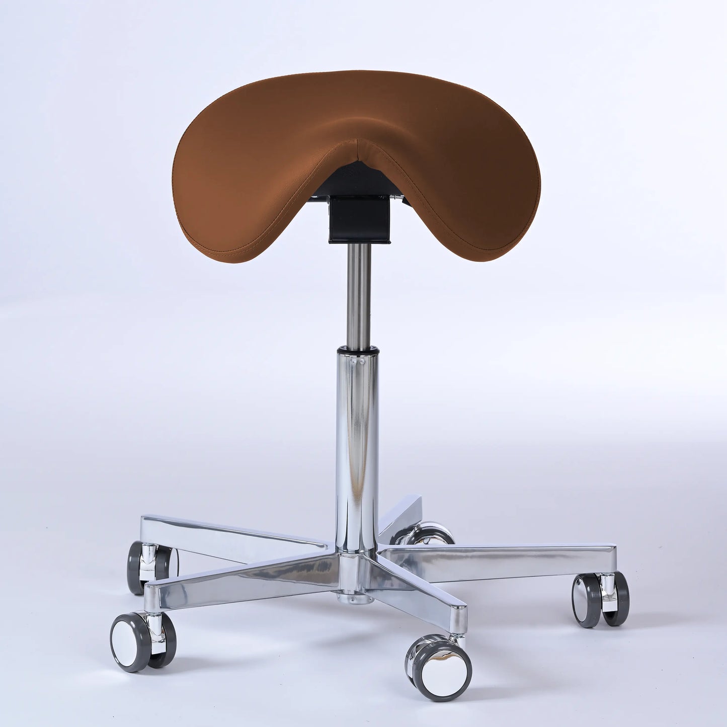 Sattelhocker Garwin – Gestell chrom mit Rollen – ergonomischer Sattelstuhl - braun (4932) / Ohne Fußstütze - Lacontaire