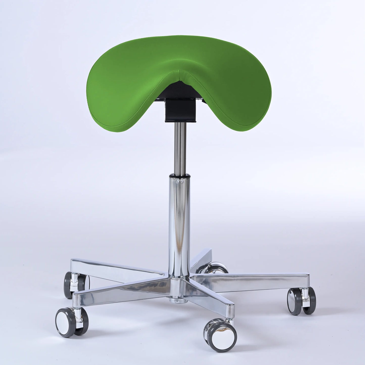 Sattelhocker Garwin – Gestell chrom mit Rollen – ergonomischer Sattelstuhl - grün (4941) / Ohne Fußstütze - Lacontaire
