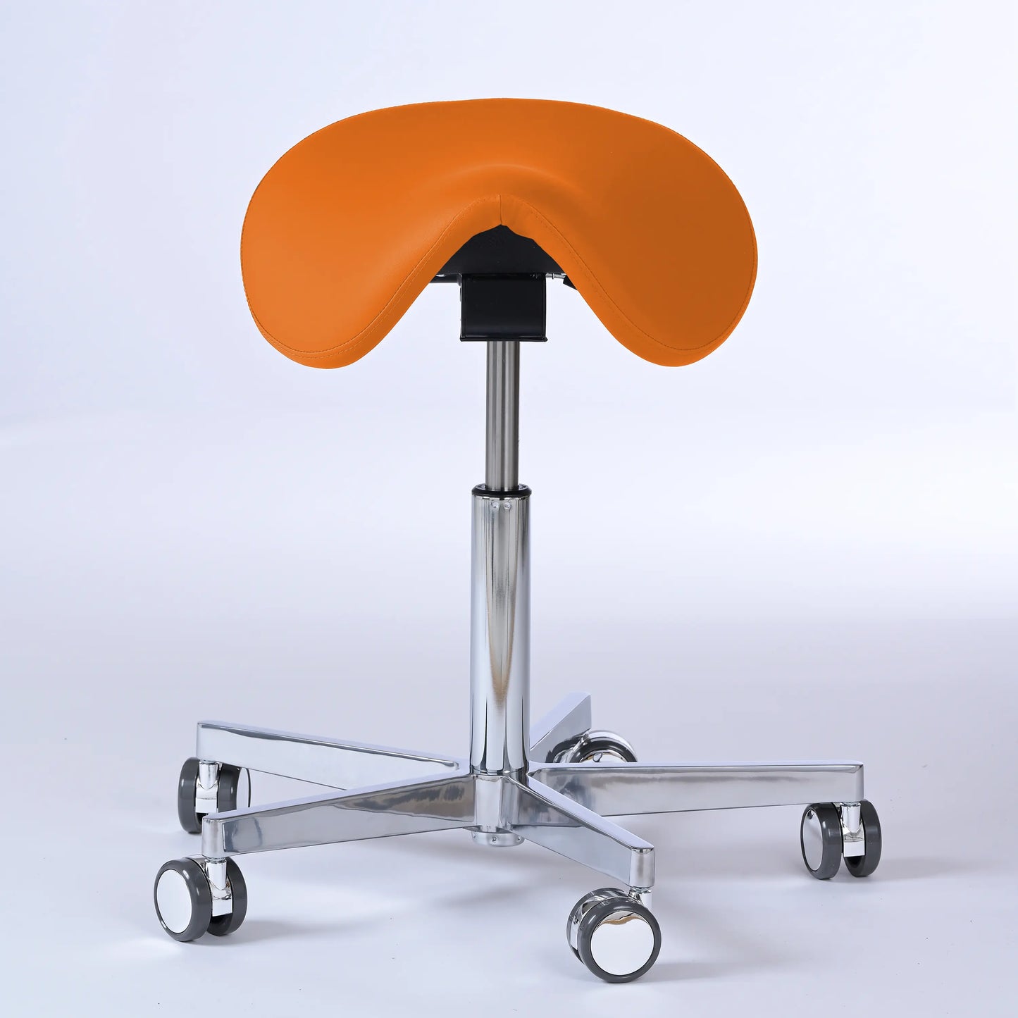 Sattelhocker Garwin – Gestell chrom mit Rollen – ergonomischer Sattelstuhl - orange (4947) / Ohne Fußstütze - Lacontaire