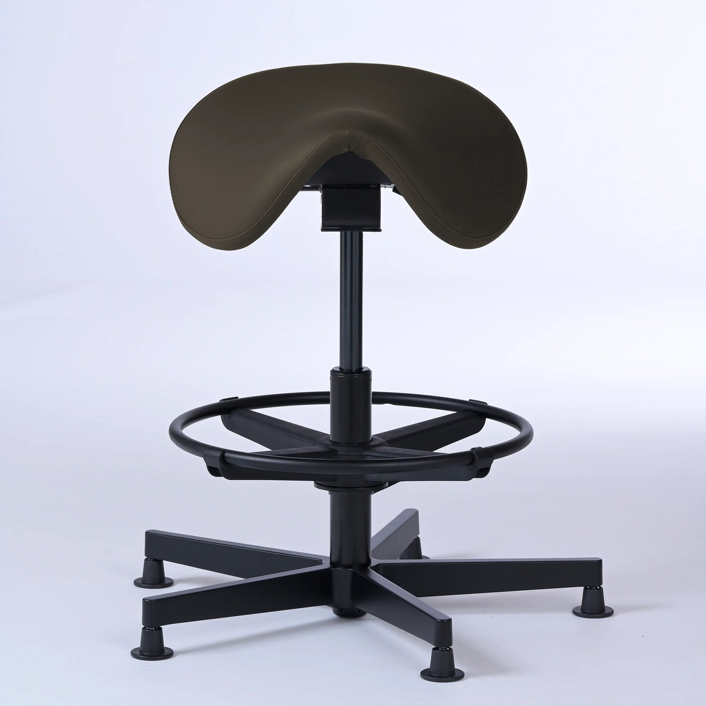 Stehhocker Garwin – Gestell Aluminium mit Gleitern - ergonomischer Sattelhocker - dunkelbraun (4936) / Mit Fußstütze - Lacontaire