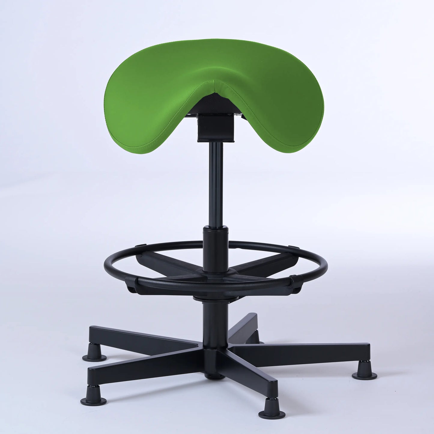 Stehhocker Garwin – Gestell Aluminium mit Gleitern - ergonomischer Sattelhocker - grün (4941) / Mit Fußstütze - Lacontaire