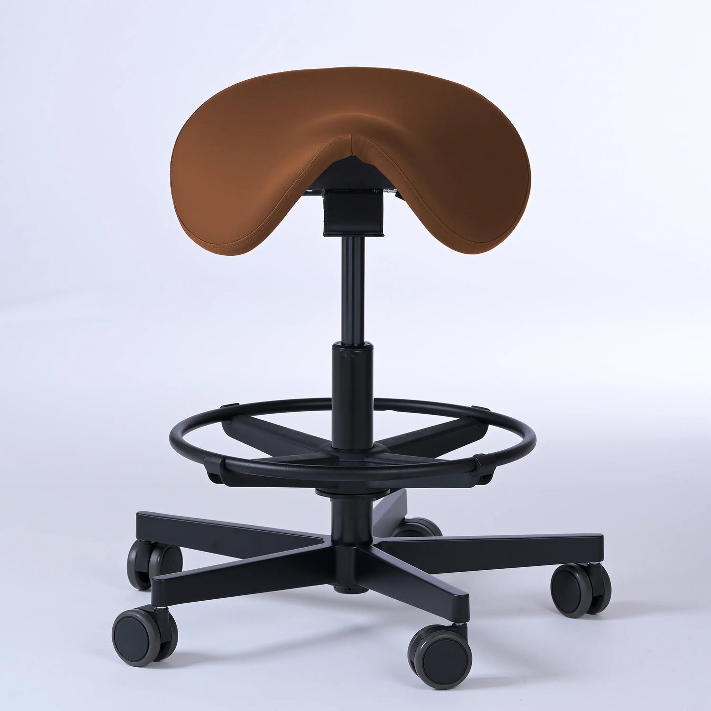 Sattelhocker Garwin – Gestell Aluminium mit Rollen - ergonomischer Sattelstuhl - braun (4932) / Mit Fußstütze - Lacontaire