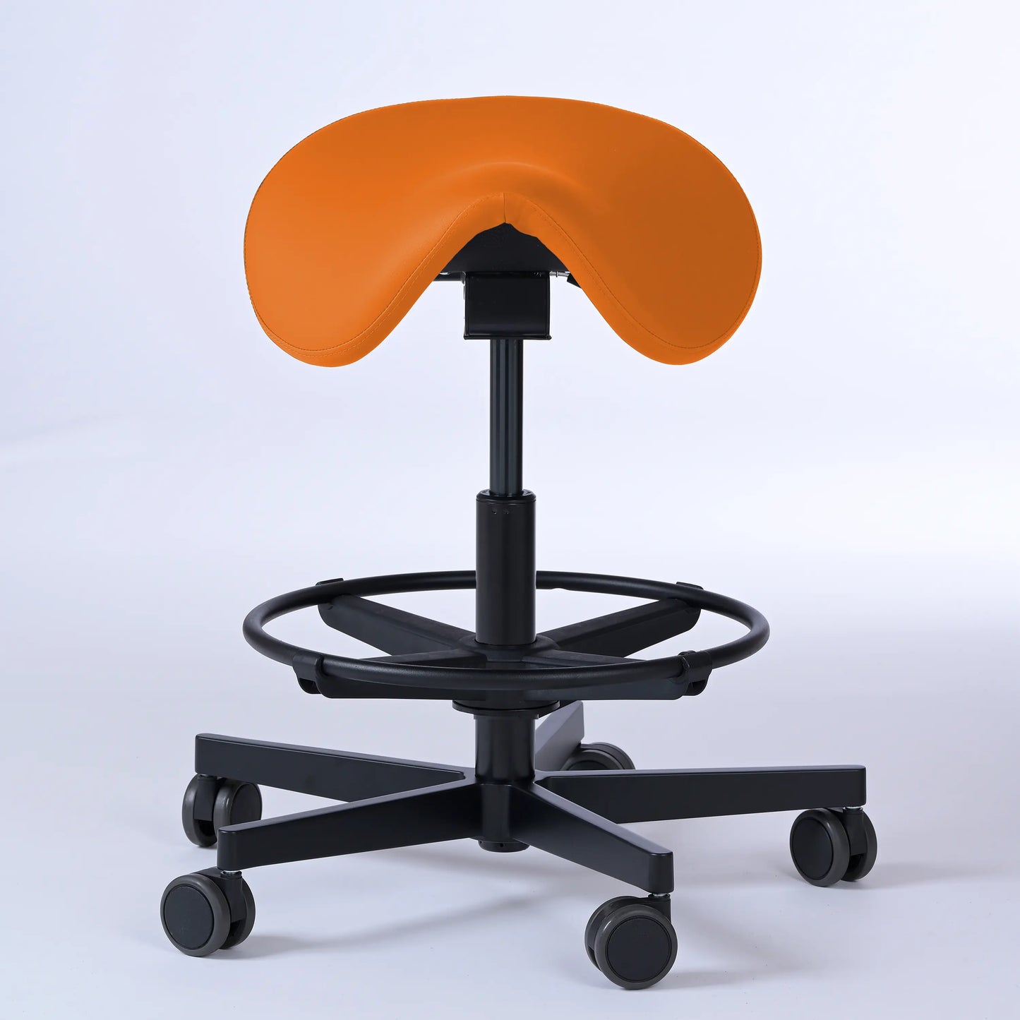 Sattelhocker Garwin – Gestell Aluminium mit Rollen - ergonomischer Sattelstuhl - orange (4947) / Mit Fußstütze - Lacontaire