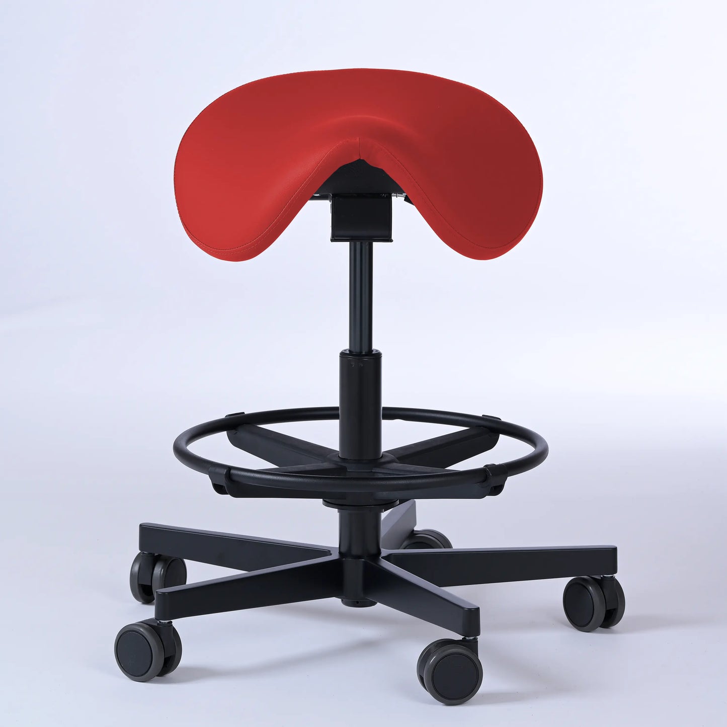 Sattelhocker Garwin – Gestell Aluminium mit Rollen - ergonomischer Sattelstuhl - rot (4952) / Mit Fußstütze - Lacontaire