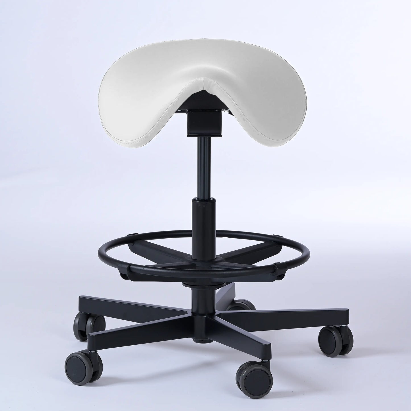 Sattelhocker Garwin – Gestell Aluminium mit Rollen - ergonomischer Sattelstuhl - weiß (4903) / Mit Fußstütze - Lacontaire