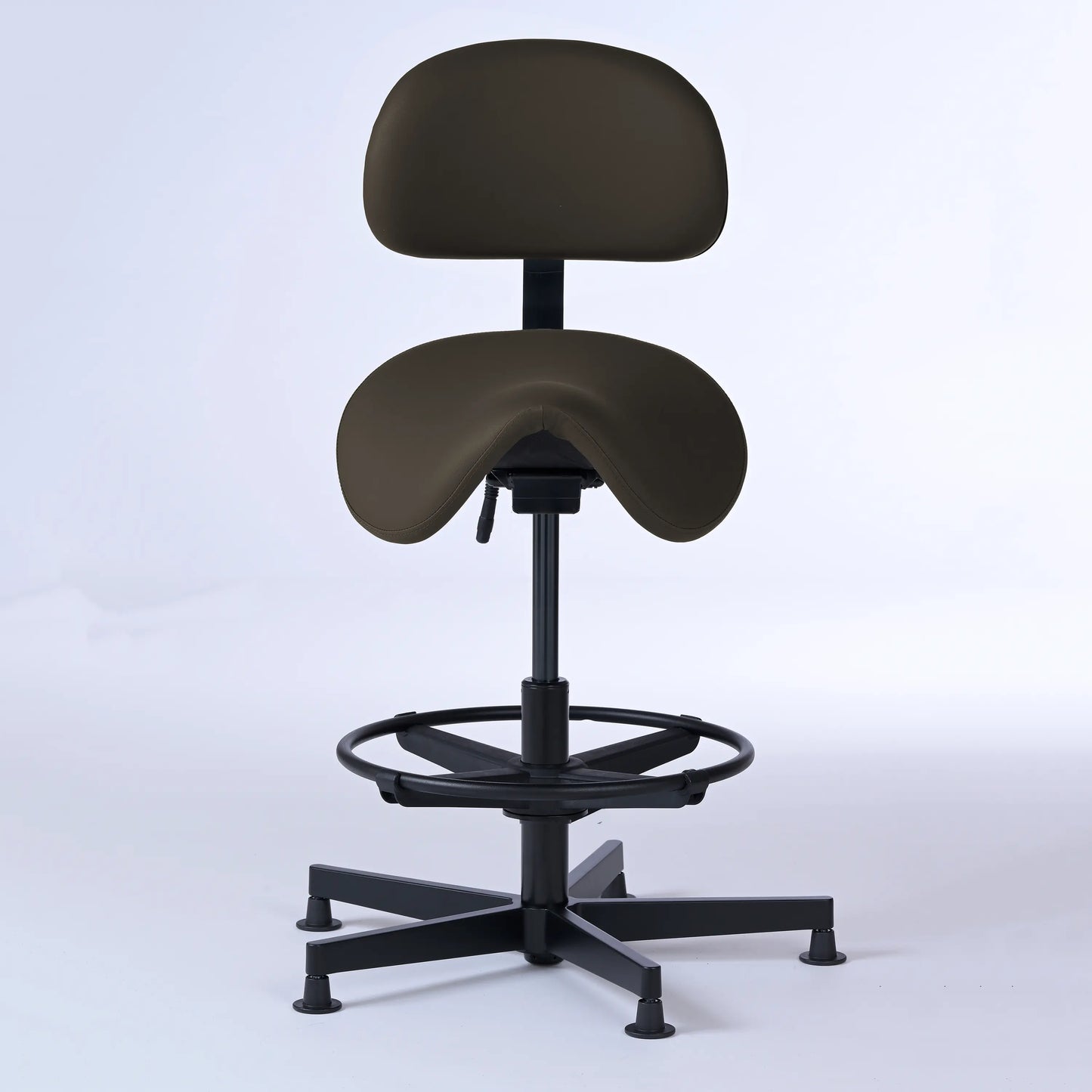 Stehhocker mit Rückenlehne Garwin – Gestell Aluminium mit Gleitern - ergonomischer Sattelhocker - dunkelbraun (4936) / Mit Fußstütze - Lacontaire