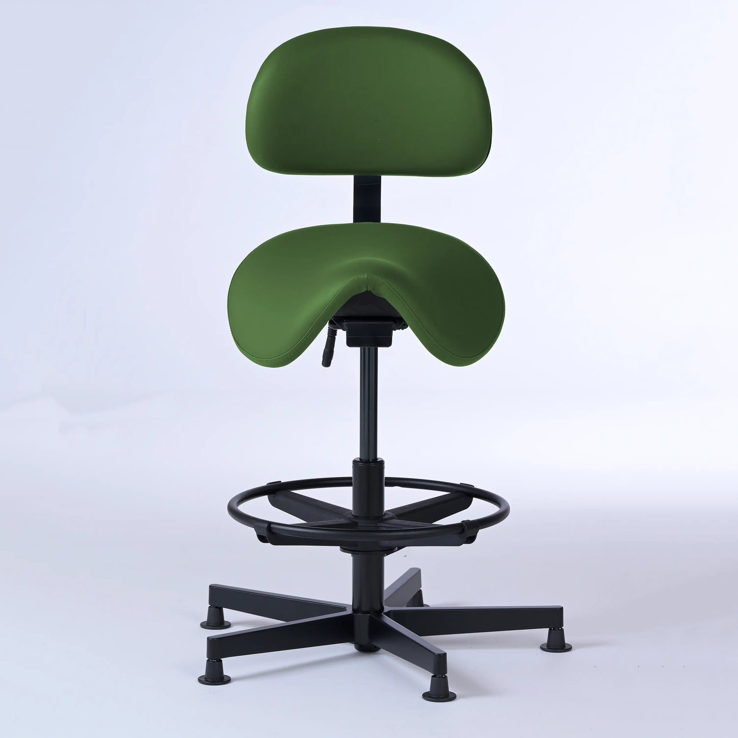 Stehhocker mit Rückenlehne Garwin – Gestell Aluminium mit Gleitern - ergonomischer Sattelhocker - olivgrün (4943) / Mit Fußstütze - Lacontaire