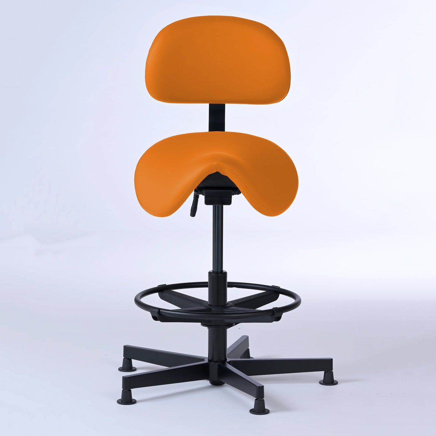 Stehhocker mit Rückenlehne Garwin – Gestell Aluminium mit Gleitern - ergonomischer Sattelhocker - orange (4947) / Mit Fußstütze - Lacontaire
