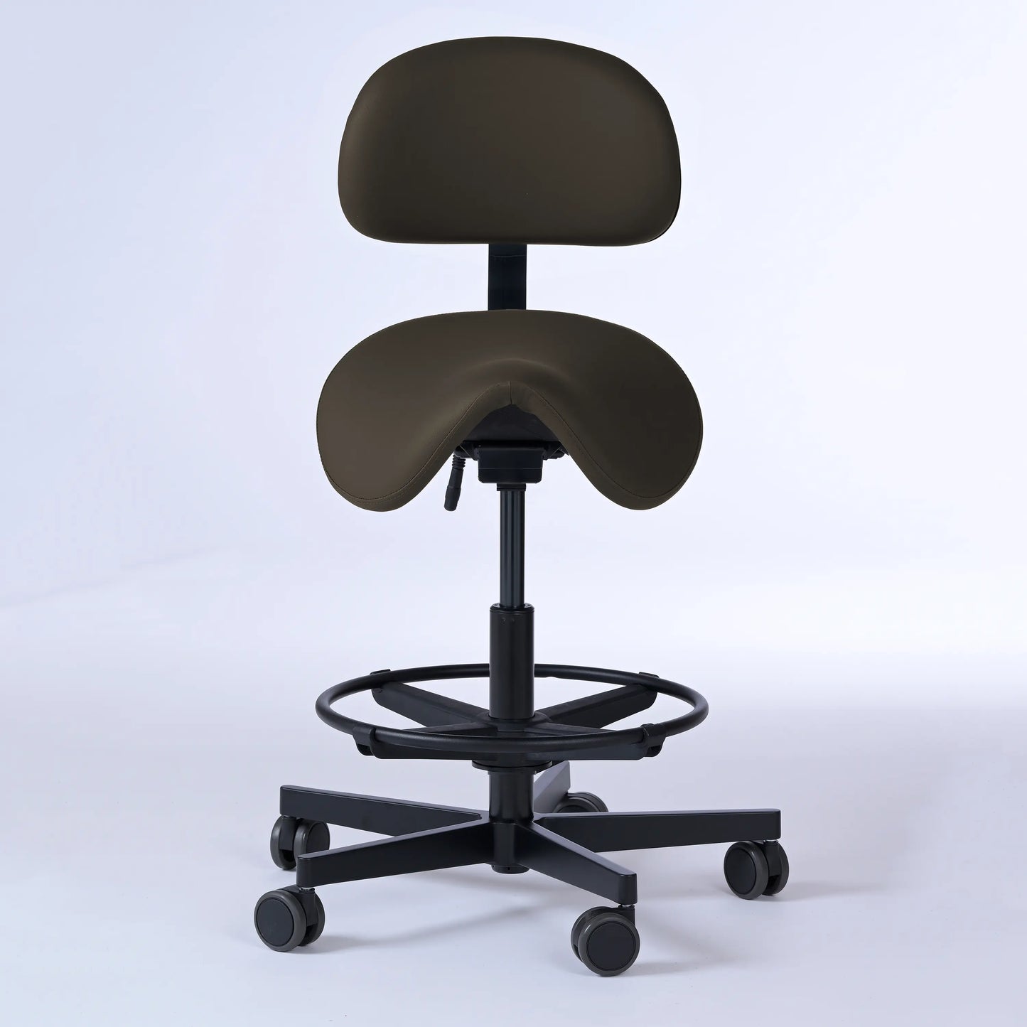 Sattelhocker mit Rückenlehne Garwin – Gestell Aluminium mit Rollen – ergonomischer Sattelstuhl - dunkelbraun (4936) / Mit Fußstütze -Lacontaire