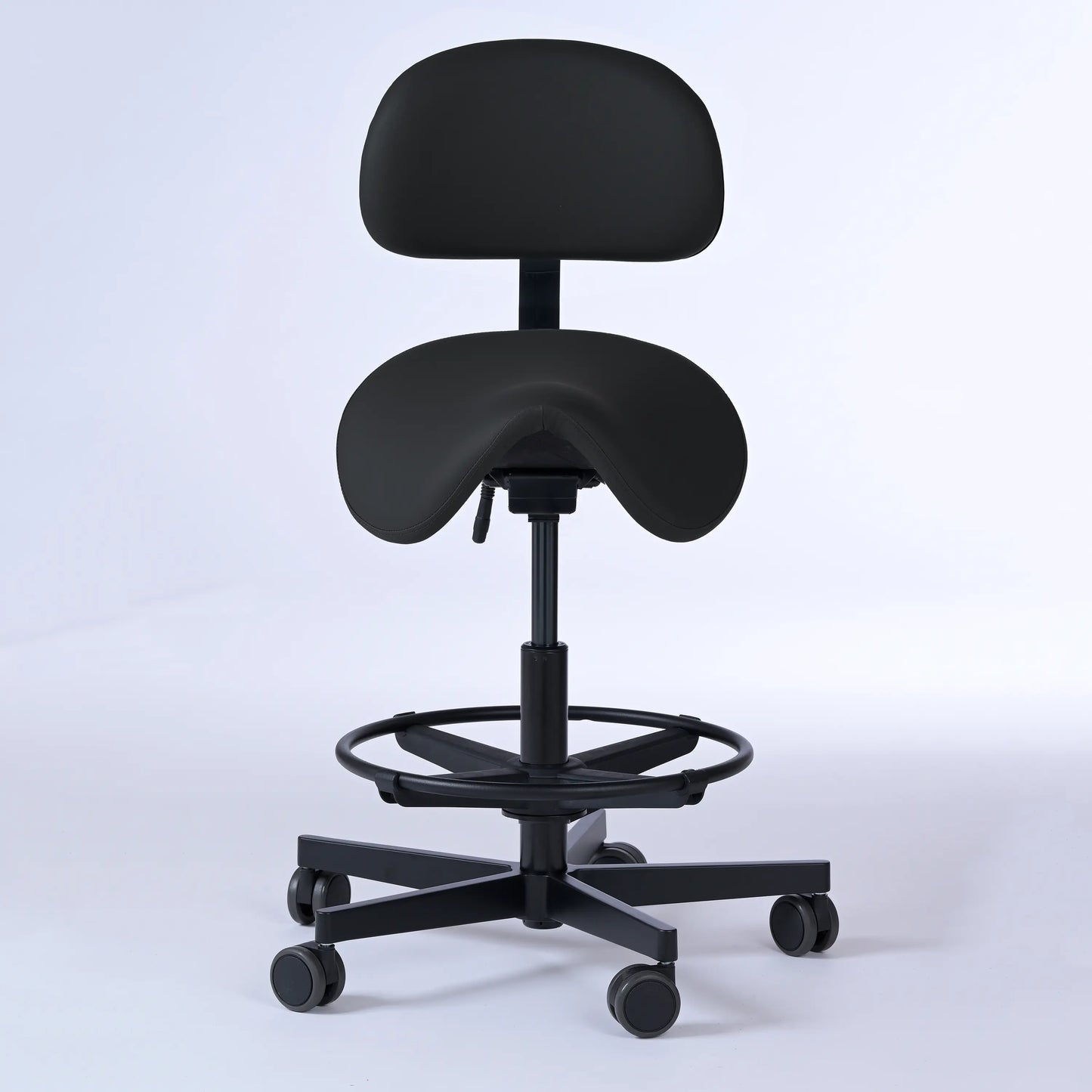 Sattelhocker mit Rückenlehne Garwin – Gestell Aluminium mit Rollen – ergonomischer Sattelstuhl - schwarz (4979) / Mit Fußstütze -Lacontaire