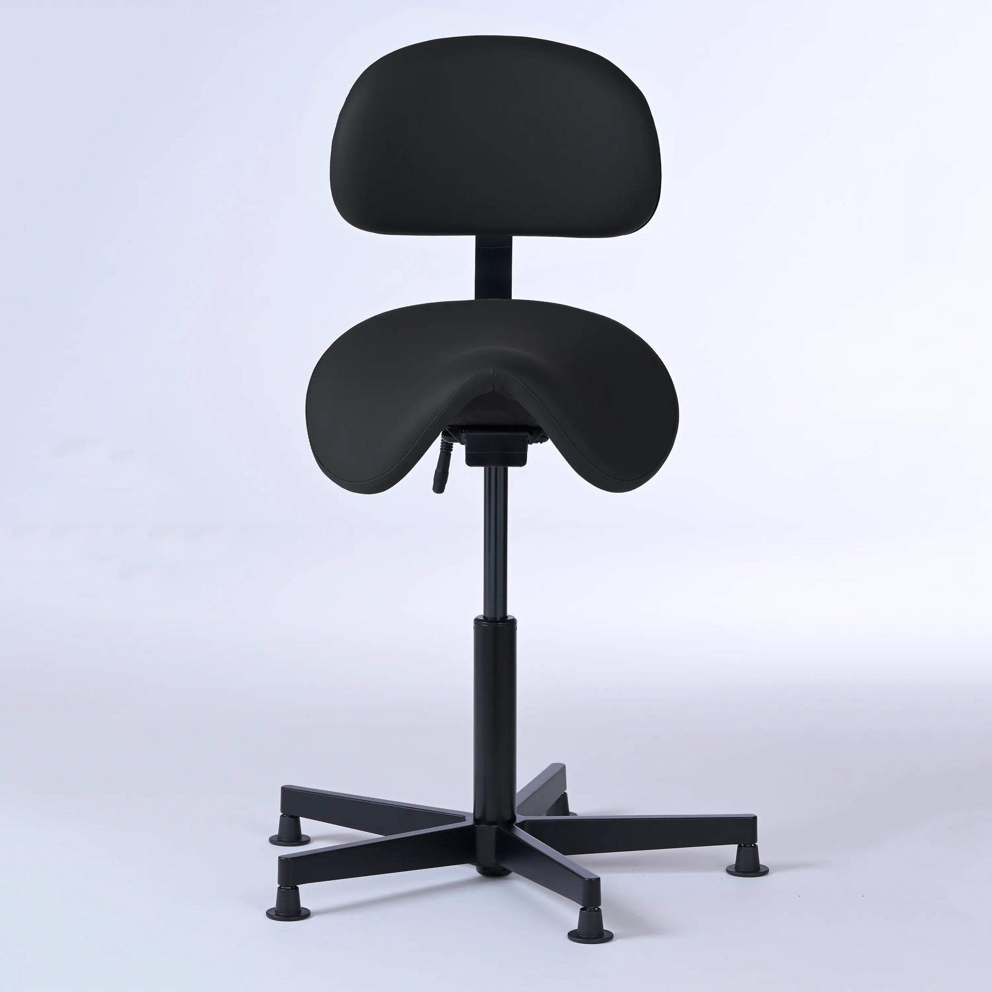 Stehhocker mit Rückenlehne Garwin – Gestell Aluminium mit Gleitern - ergonomischer Sattelhocker - schwarz (4979) / Ohne Fußstütze - Lacontaire