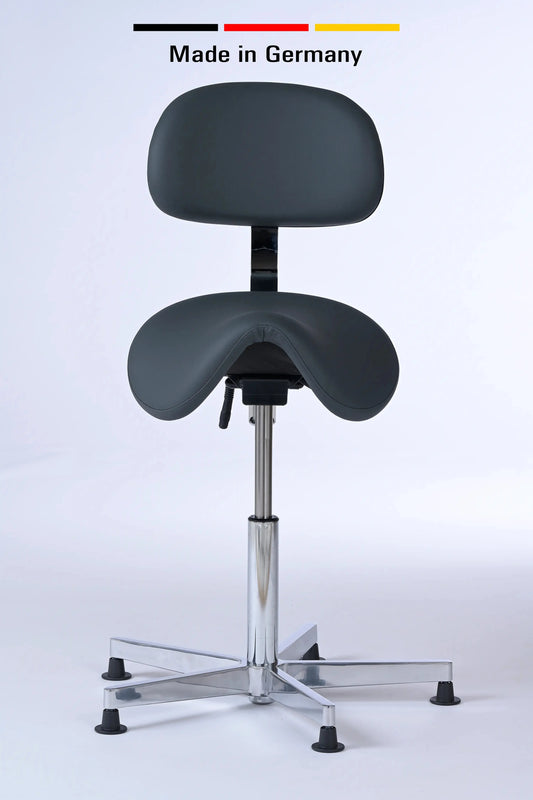 Stehhocker mit Rückenlehne Garwin – Gestell chrom mit Gleitern -  ergonomischer Sattelhocker - Made in Germany - Lacontaire