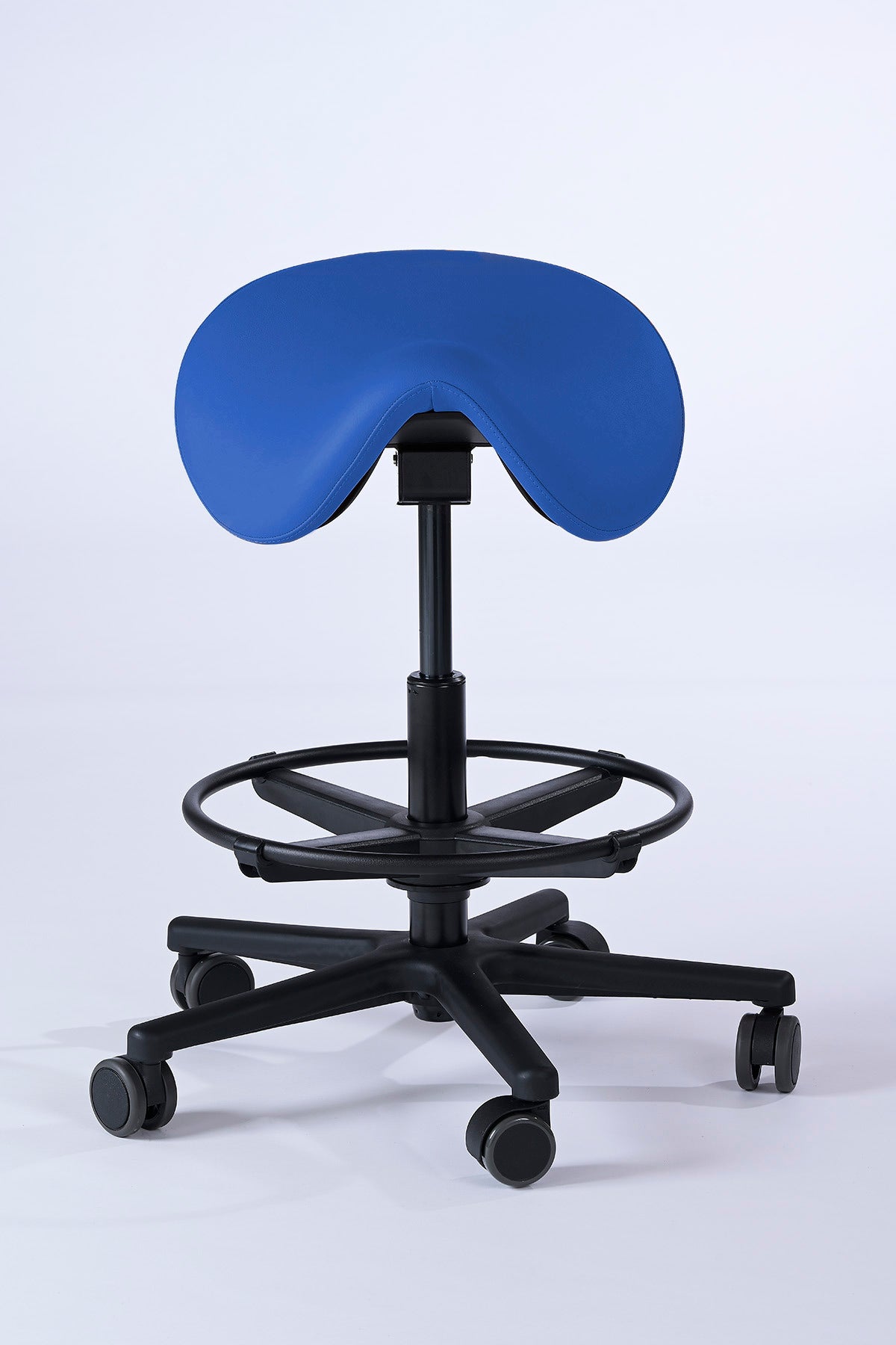 Garwin Sattelhocker in atoll mit ergonomisch geformtem Sitz, stufenlos verstellbarer Neigung und Fußstütze – ideal für Praxis, Klinik, Kosmetik oder Friseursalon