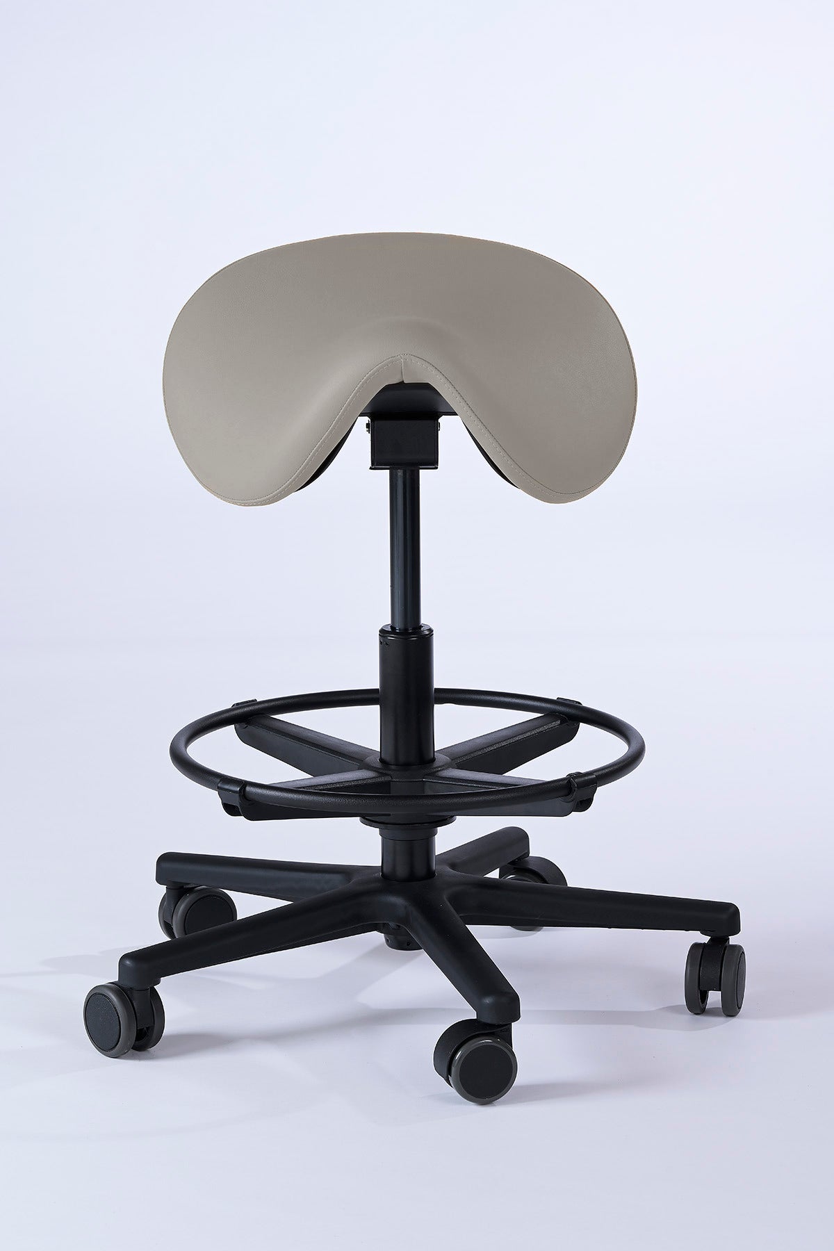 Garwin Sattelhocker in grau mit ergonomisch geformtem Sitz, stufenlos verstellbarer Neigung und Fußstütze – ideal für Praxis, Klinik, Kosmetik oder Friseursalon