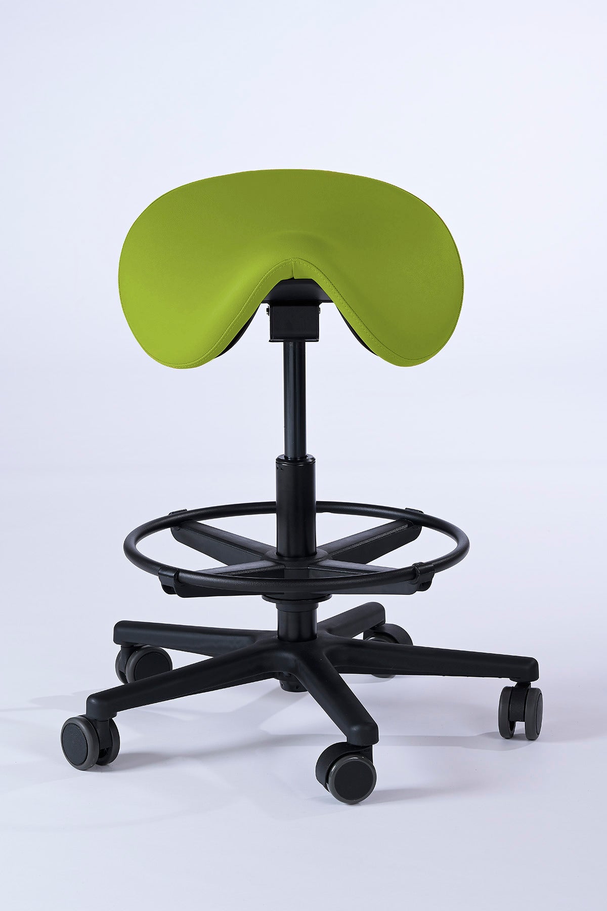 Garwin Sattelhocker in lime mit ergonomisch geformtem Sitz, stufenlos verstellbarer Neigung und Fußstütze – ideal für Praxis, Klinik, Kosmetik oder Friseursalon