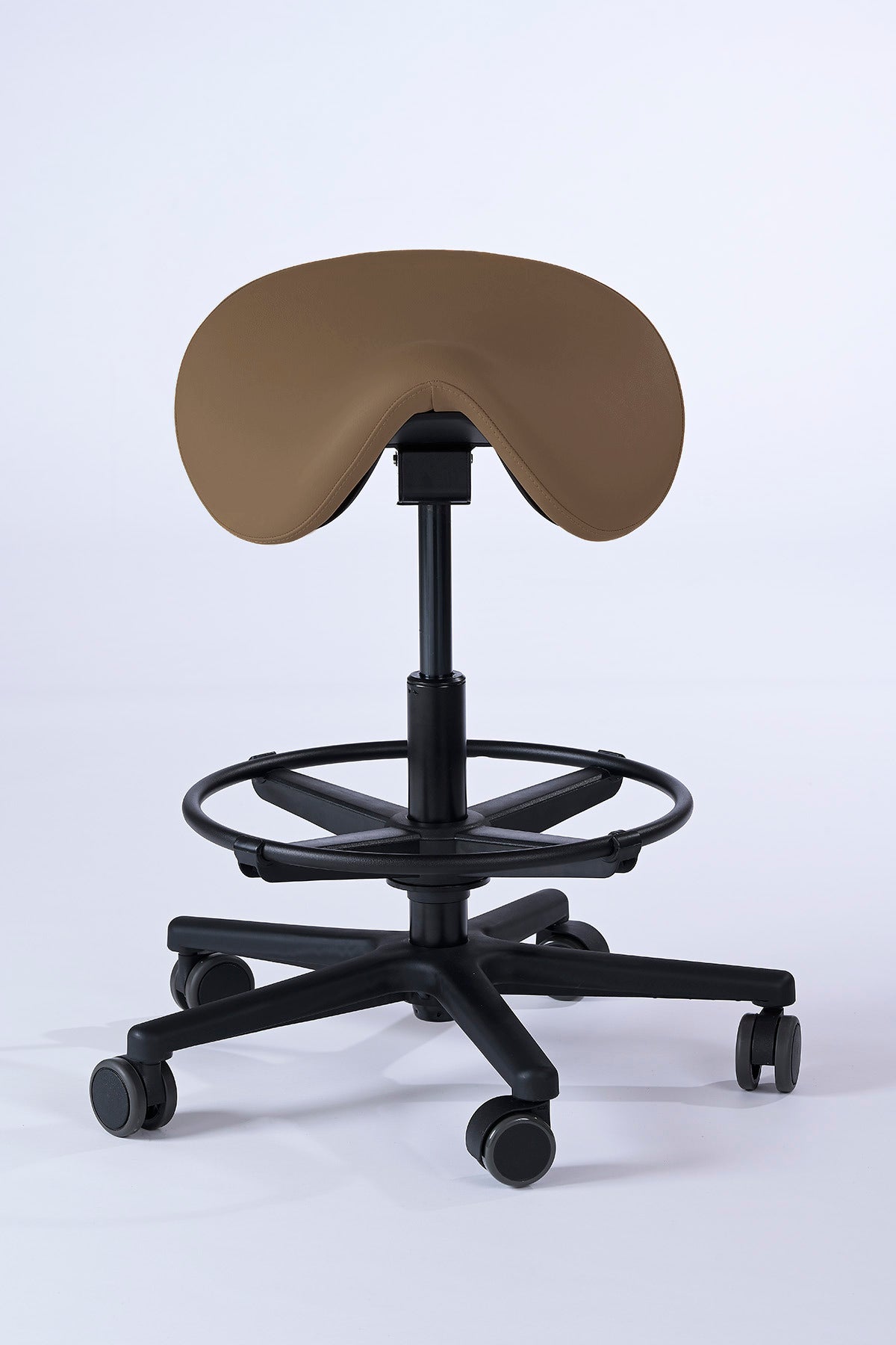 Garwin Sattelhocker in smoke mit ergonomisch geformtem Sitz, stufenlos verstellbarer Neigung und Fußstütze – ideal für Praxis, Klinik, Kosmetik oder Friseursalon