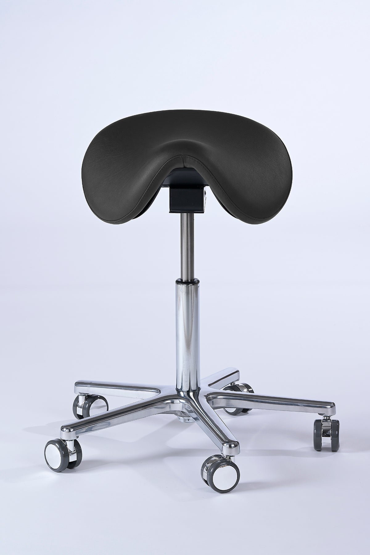 Garwin Sattelhocker in anthrazit mit ergonomisch geformtem Sitz, stufenloser Höhen- und Neigungsverstellung sowie 360° Drehfunktion – ideal für Arztpraxis, Klinik, Kosmetikstudio und Friseursalon
