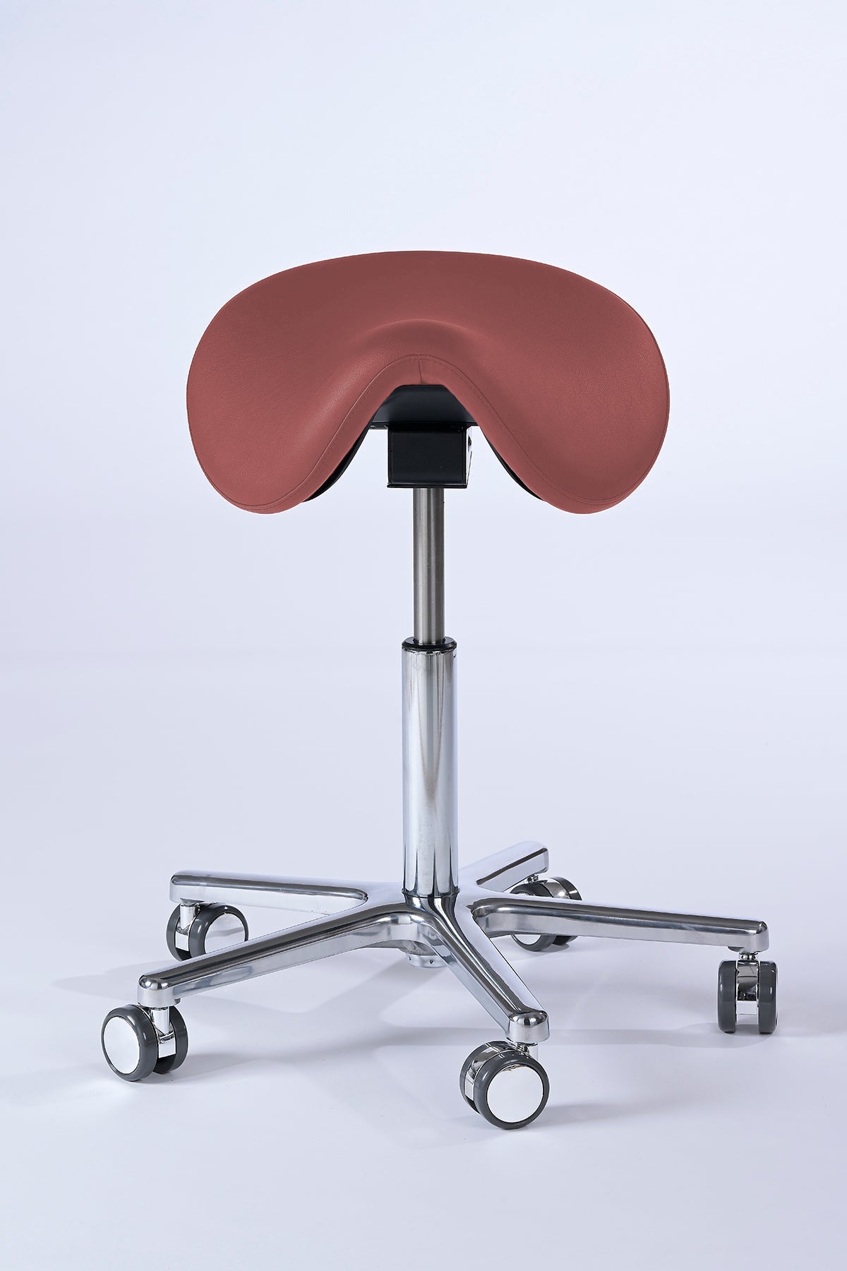 Garwin Sattelhocker in Weiß mit ergonomisch geformtem Sitz, stufenloser Höhen- und Neigungsverstellung sowie 360° Drehfunktion – ideal für Arztpraxis, Klinik, Kosmetikstudio und Friseursalon
